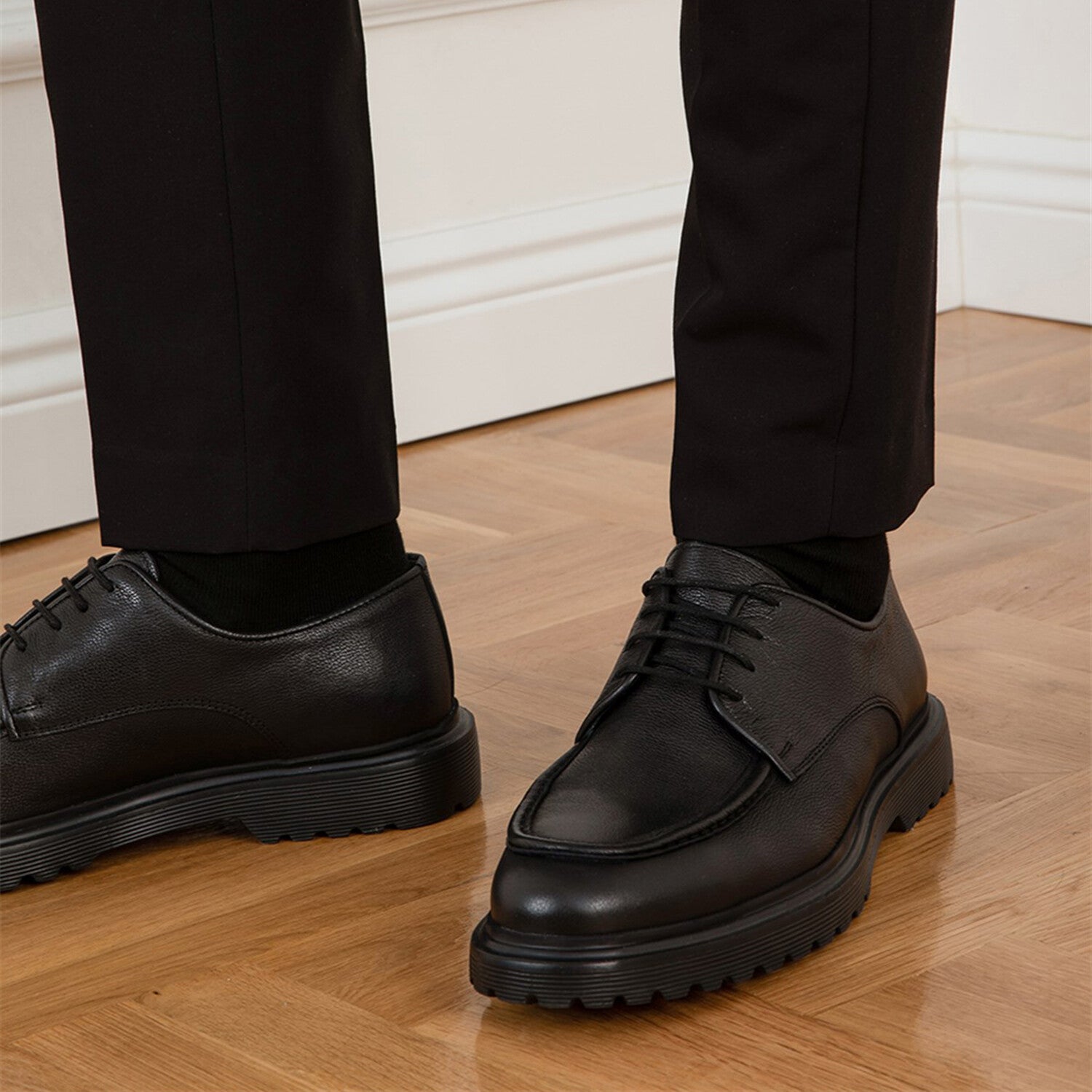 Nowra Antique Leather Men's Daily Shoe // Black