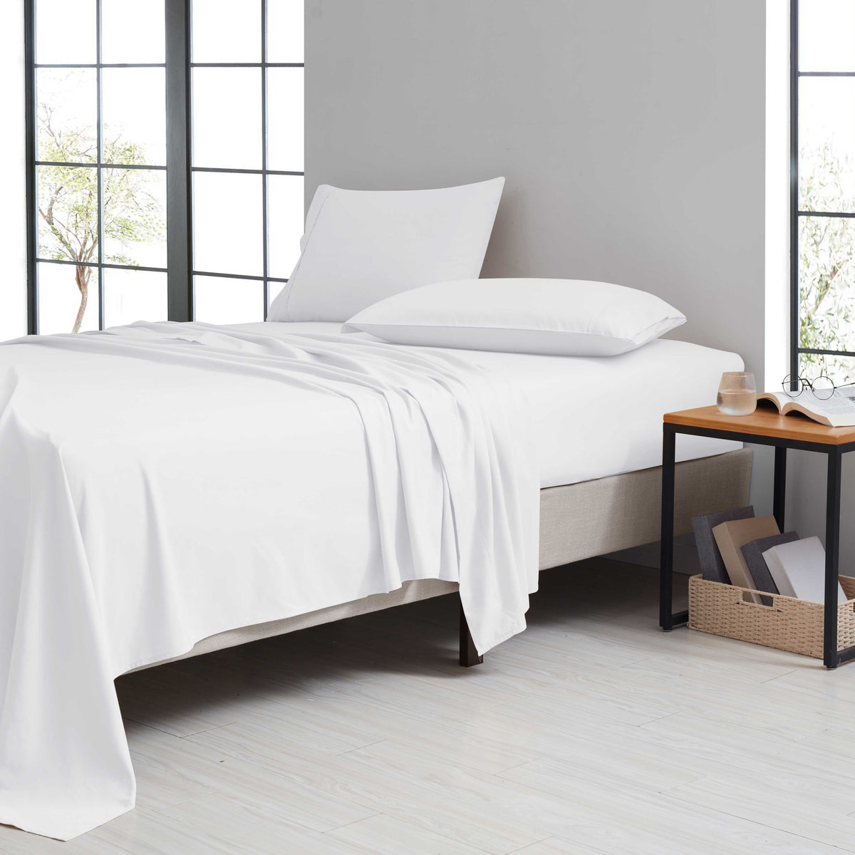 Bamboo 1800 Thread Count 4 Piece Luxury Solid Sheet Set.