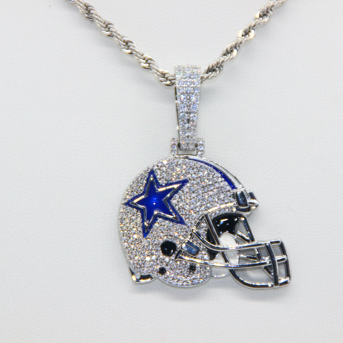 Dallas Cowboys Helmet Pendant Necklace – Sparkling Zircon Gift for Football Fans