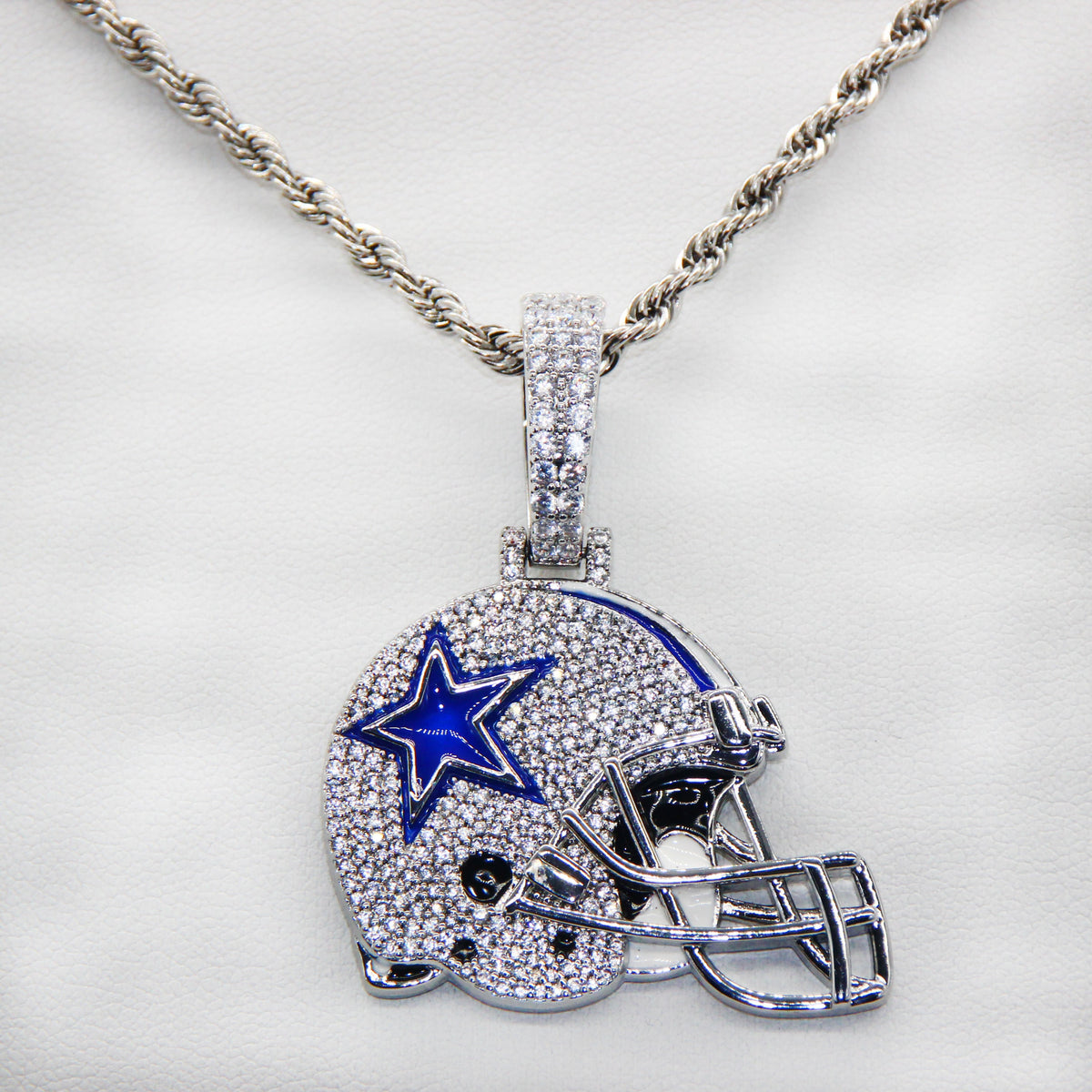 Dallas Cowboys Helmet Pendant Necklace – Sparkling Zircon Gift for Football Fans