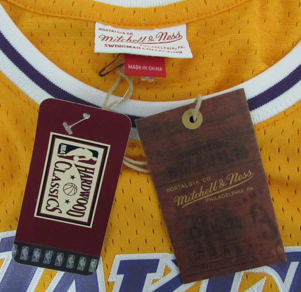 Shaquille O'Neal HOF Autographed Mitchell & Ness Jersey Lakers Beckett 176384