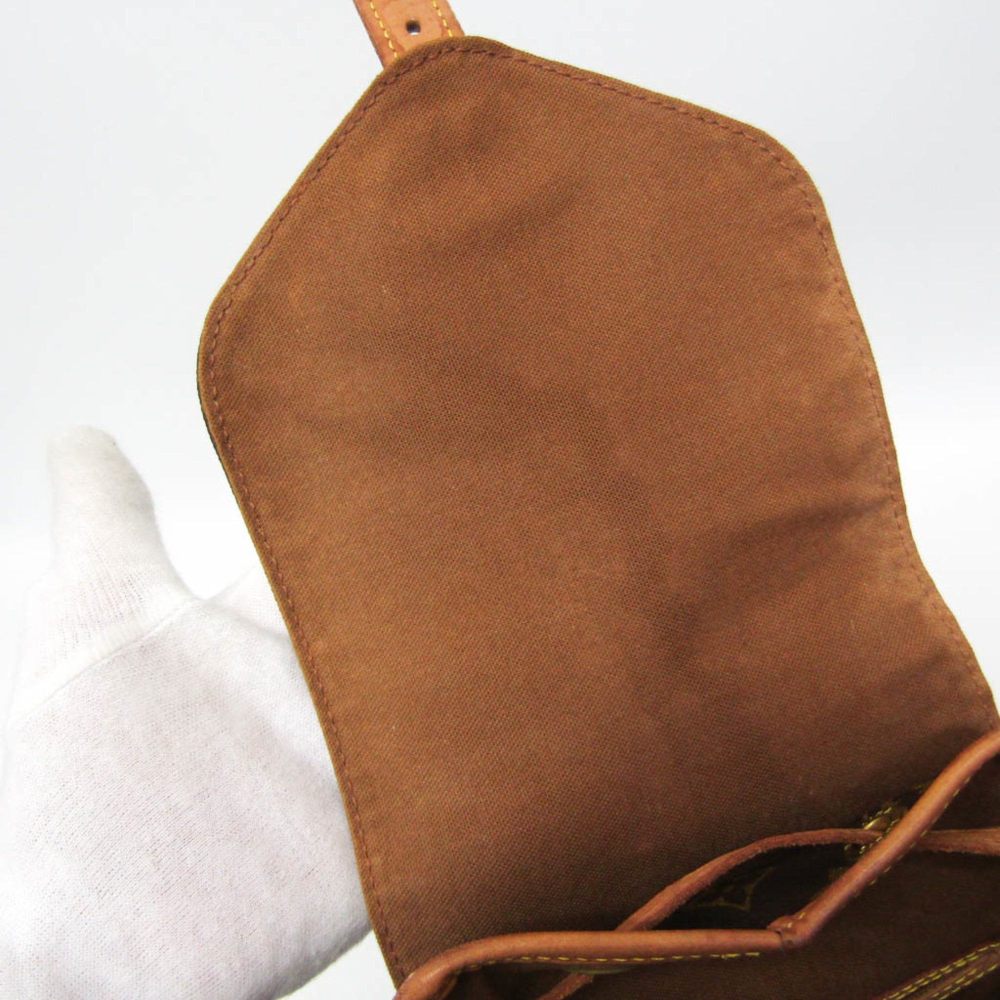 Louis Vuitton Montsouris MM · Monogram