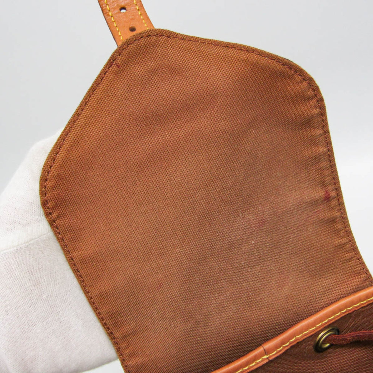 Louis Vuitton Montsouris MM · Monogram
