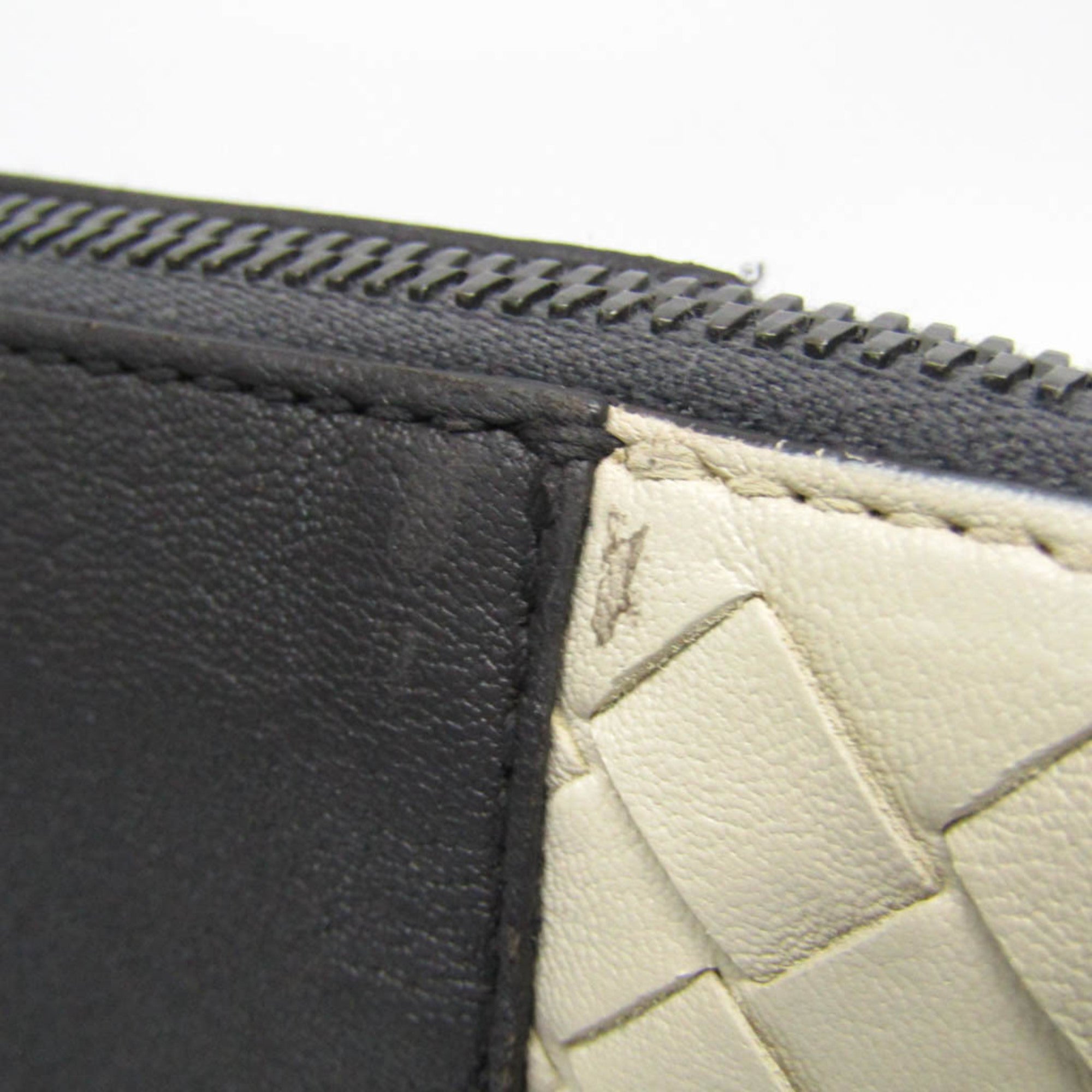 Bottega Veneta Intrecciato · Leather