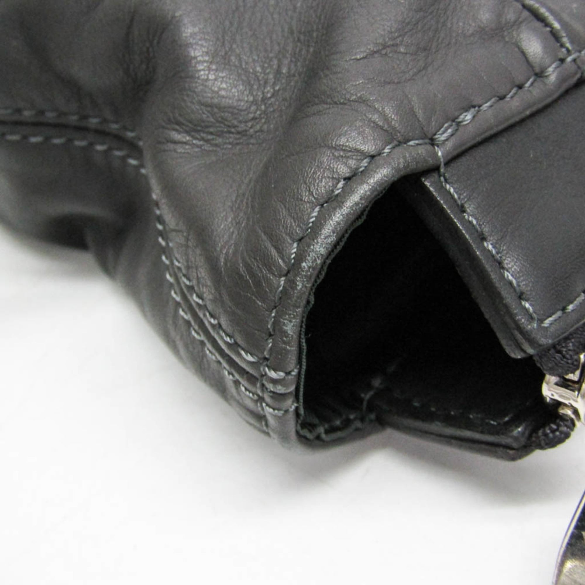 Louis Vuitton V-Line Gaston Move · Calf Leather