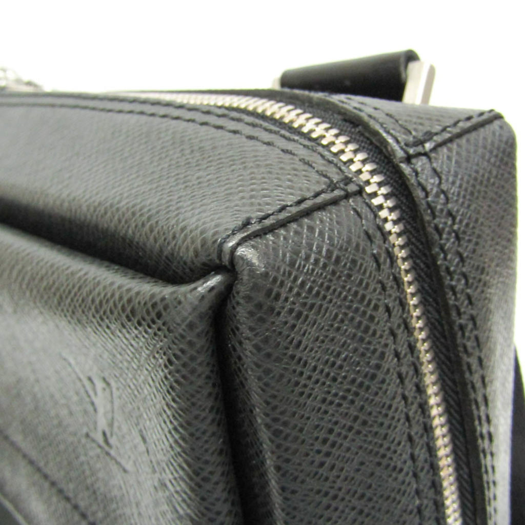 Louis Vuitton Taiga Beluga · Shoulder Bag