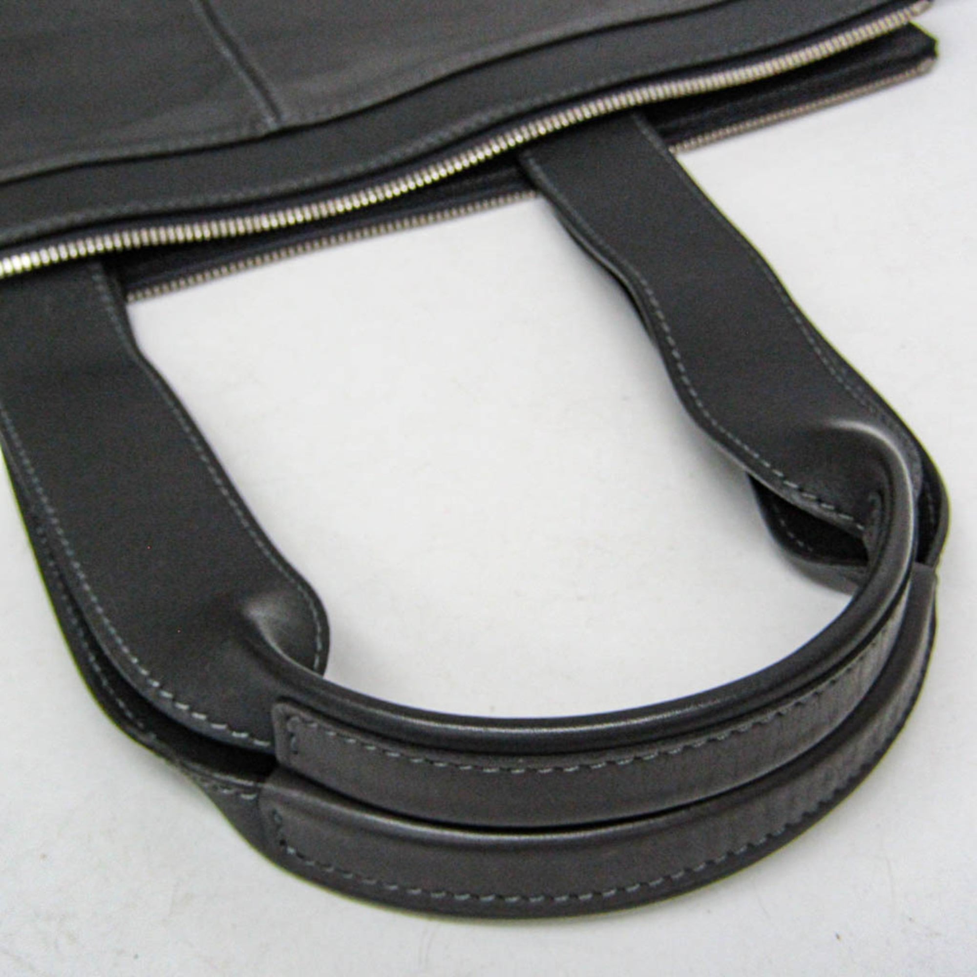 Louis Vuitton V-Line Gaston Move · Calf Leather
