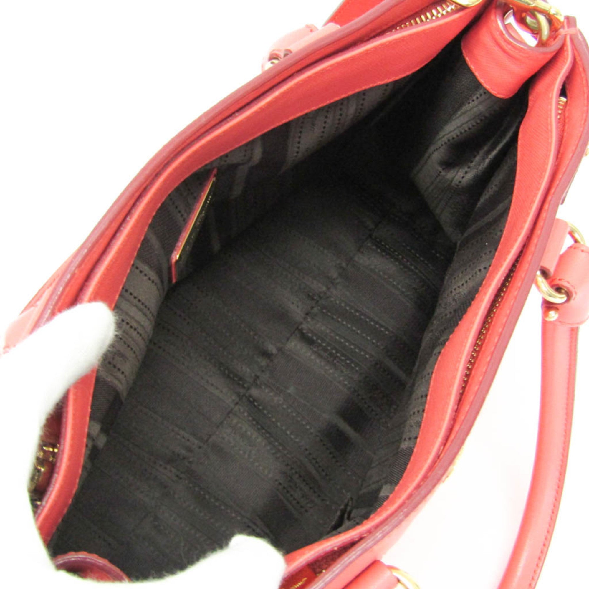 Salvatore Ferragamo Gancini · Leather
