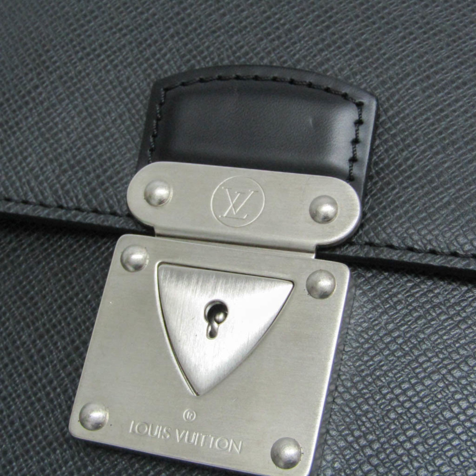 Louis Vuitton Serviette Robusto · Taiga