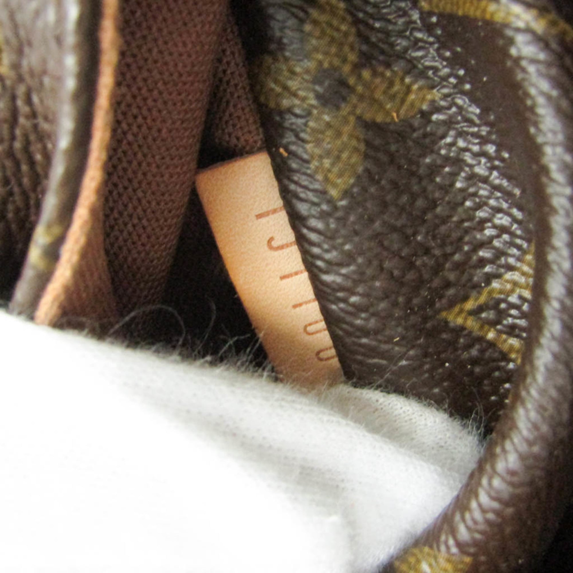 Louis Vuitton Totally MM · Monogram