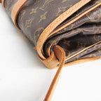 Louis Vuitton Saumur 43 · Monogram