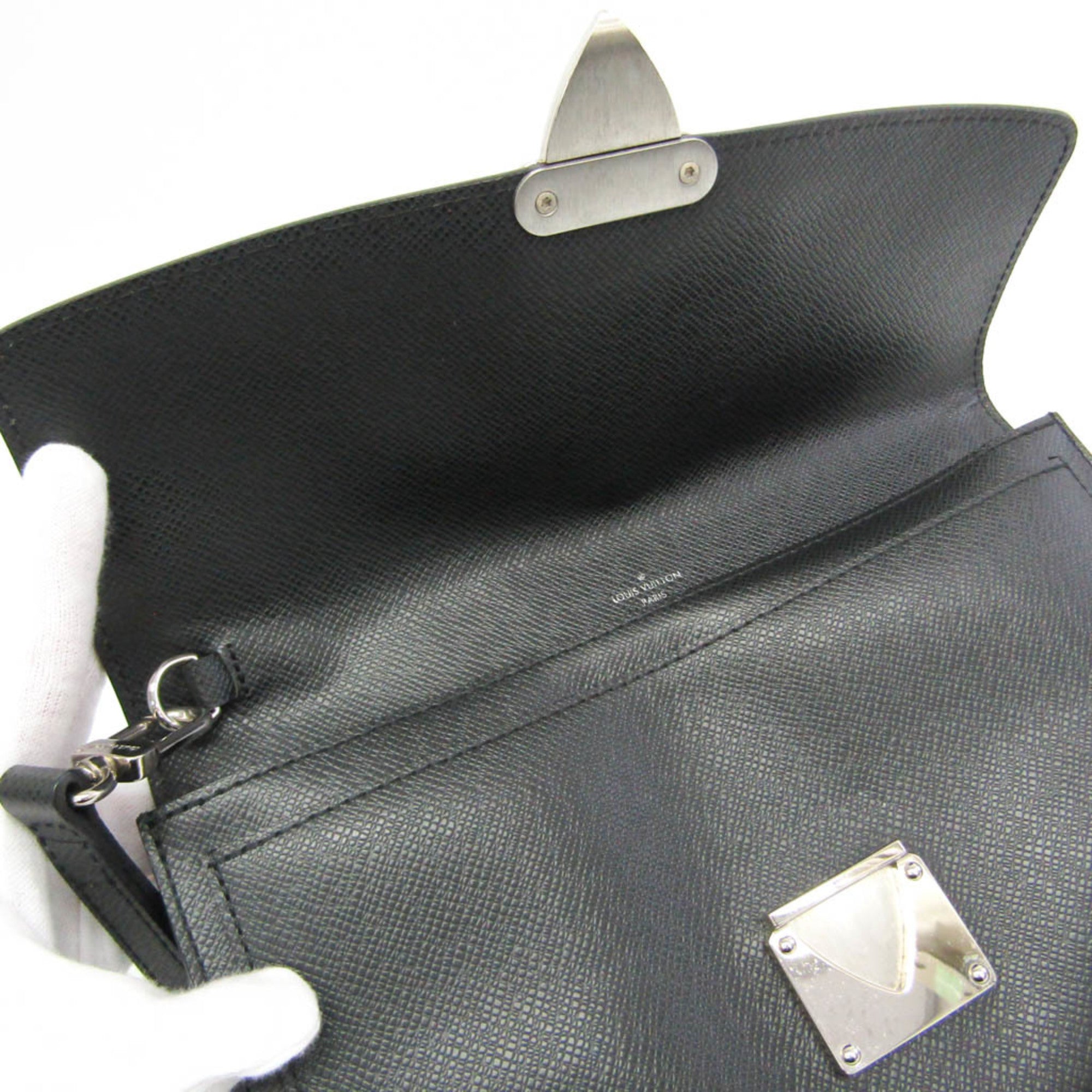 Louis Vuitton Taiga Veraiya · Ardoise