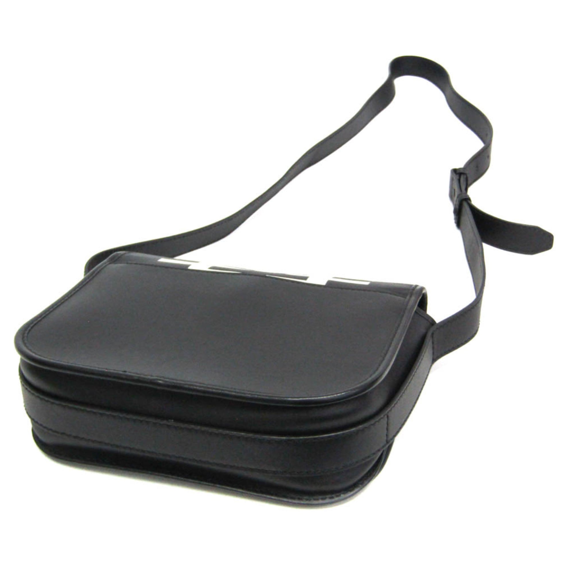 Burberry Universal Passport · Leather