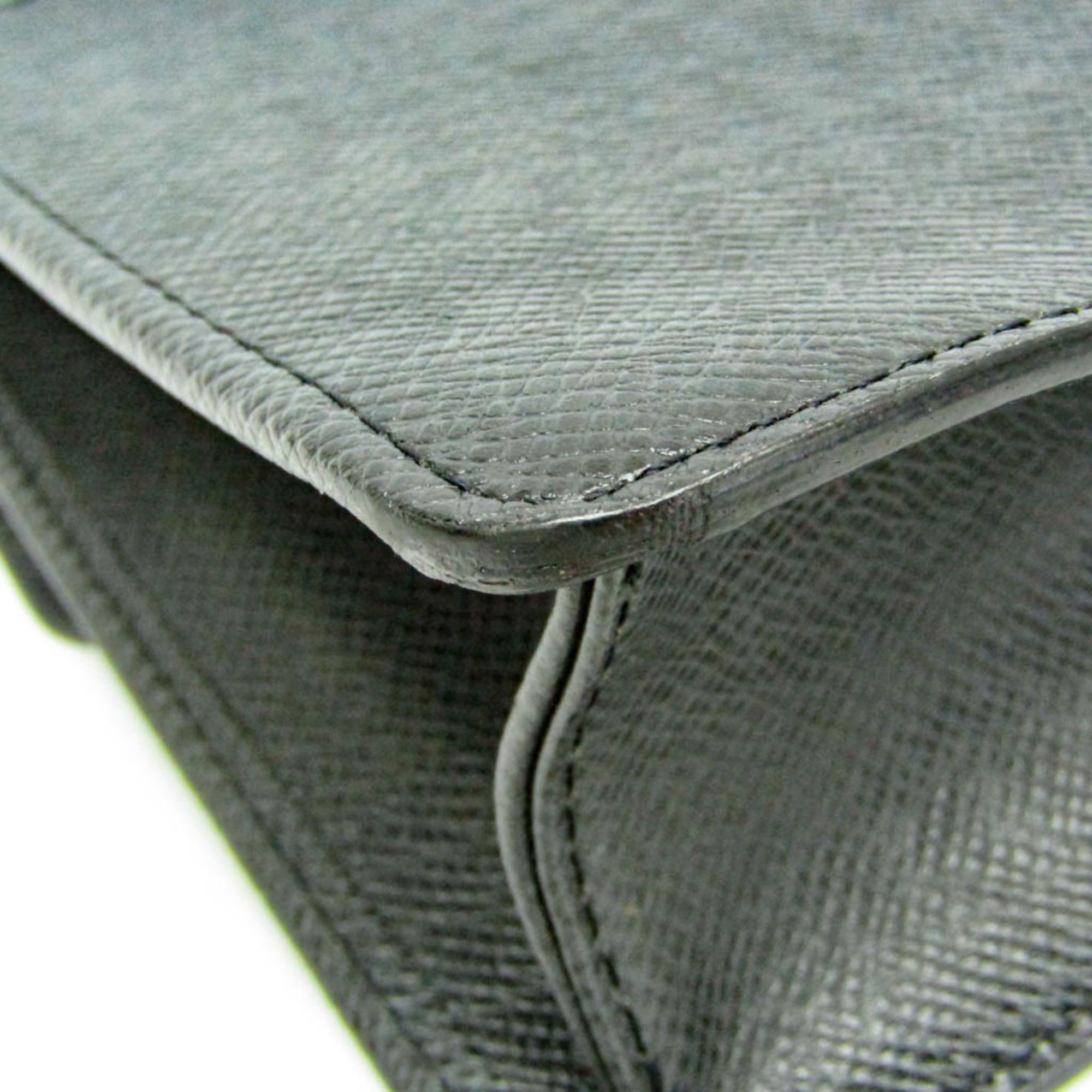 Louis Vuitton Taiga Selenga · Clutch