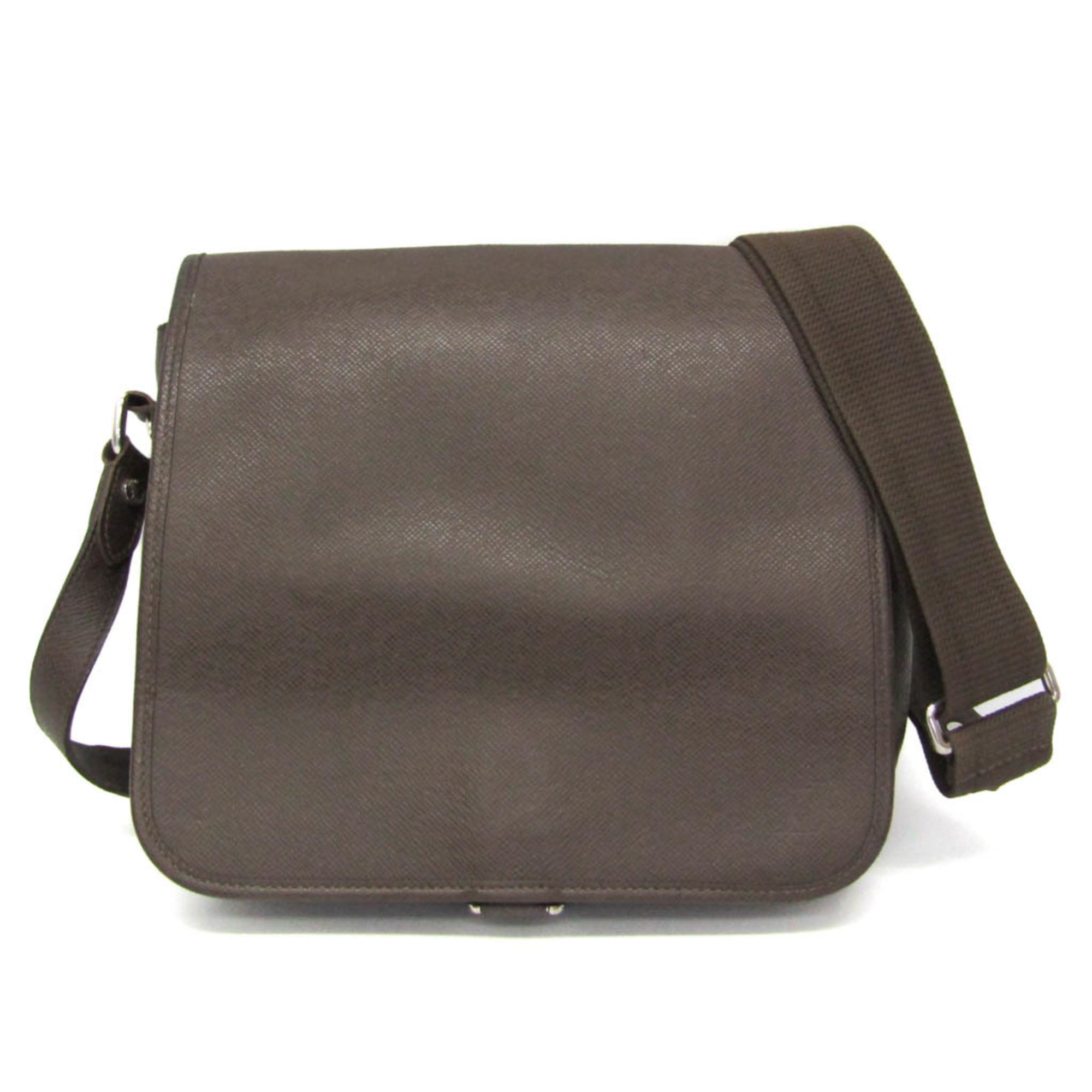 Louis Vuitton Taiga Andrei · Messenger