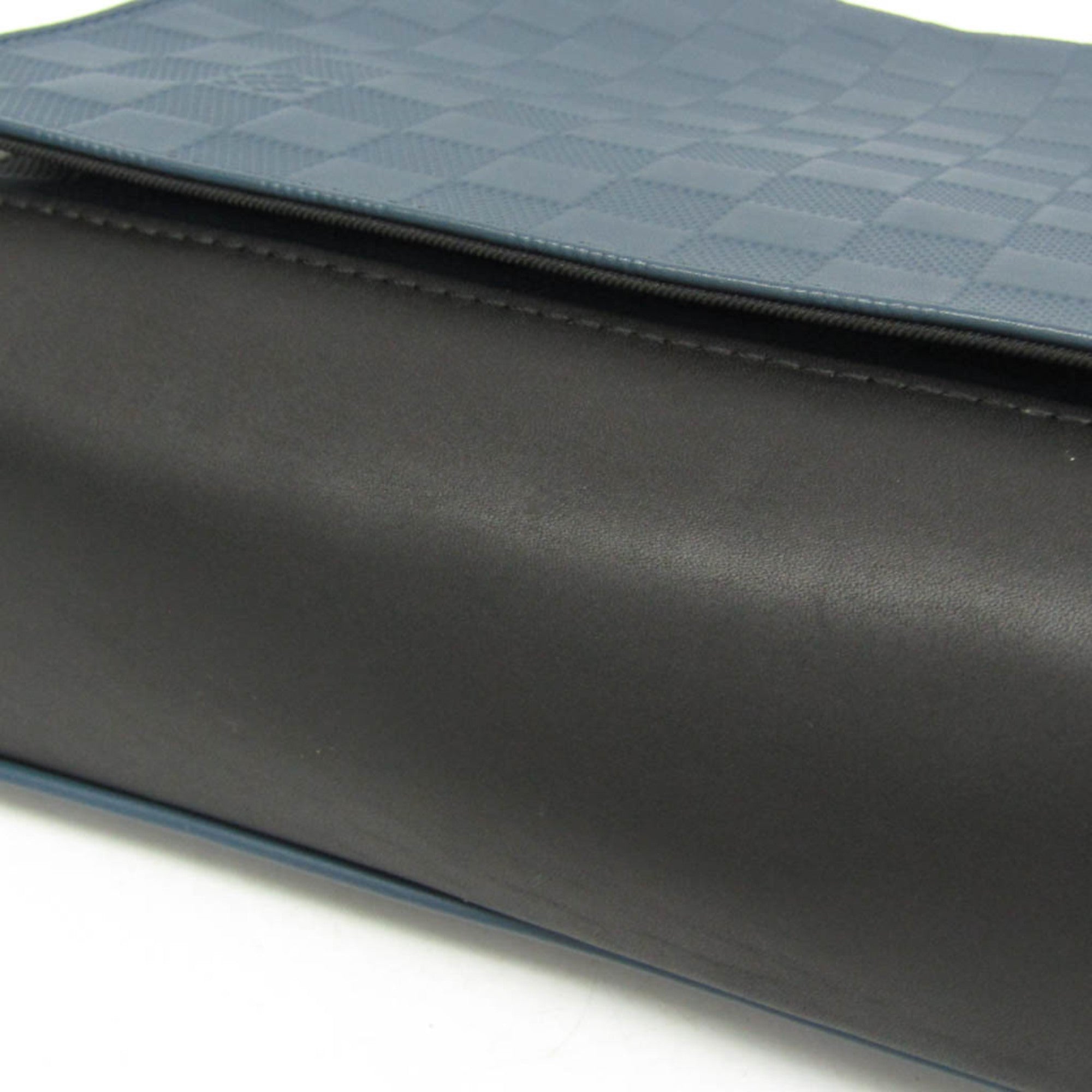 Louis Vuitton District PM · Damier Infini