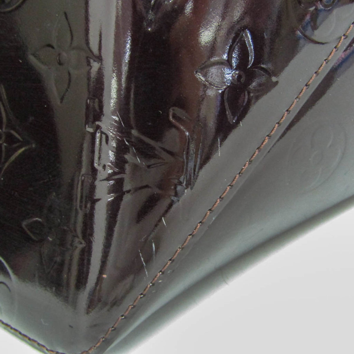 Louis Vuitton Bellevue PM · Vernis Amarante
