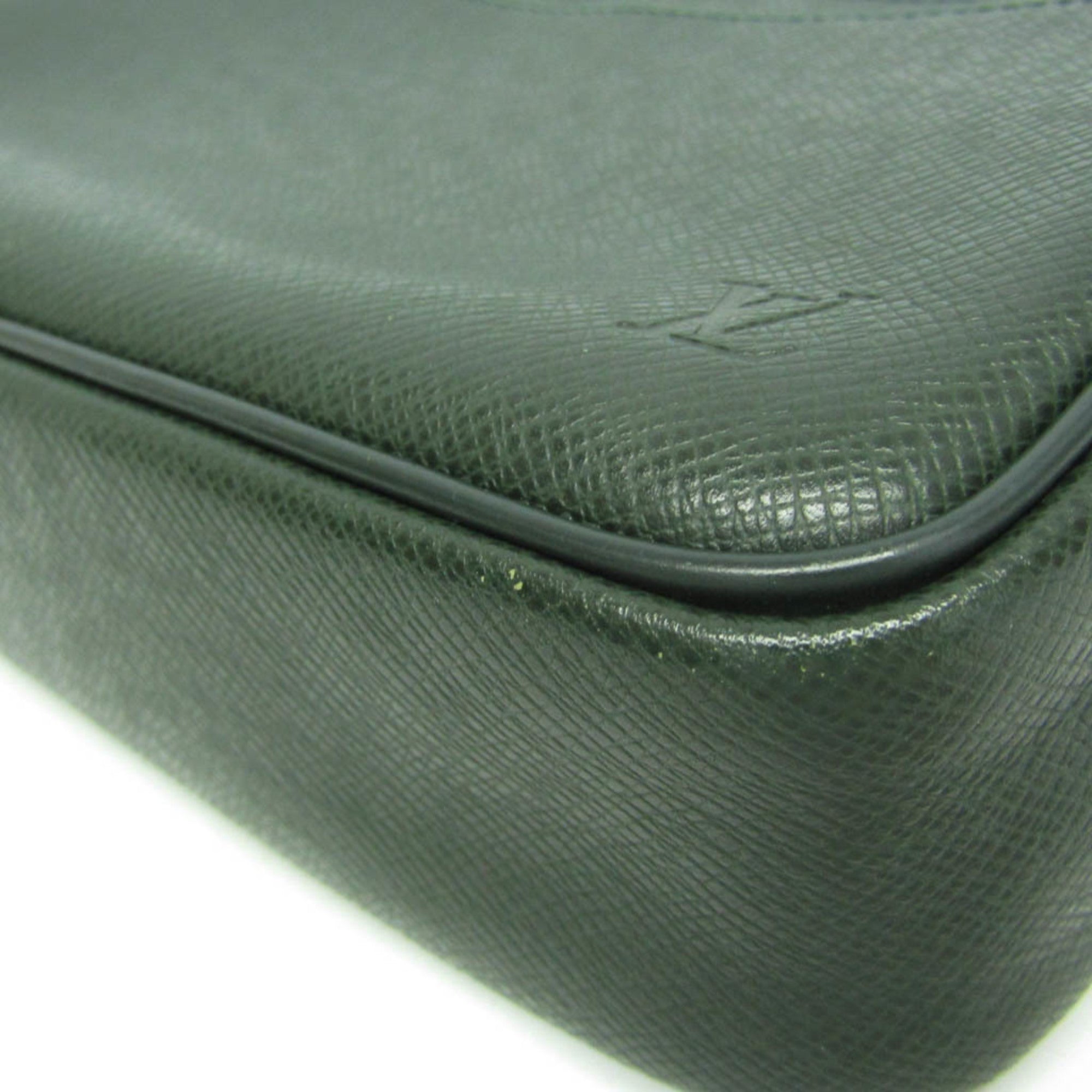 Louis Vuitton Pochette Kaluga · Taiga Episea