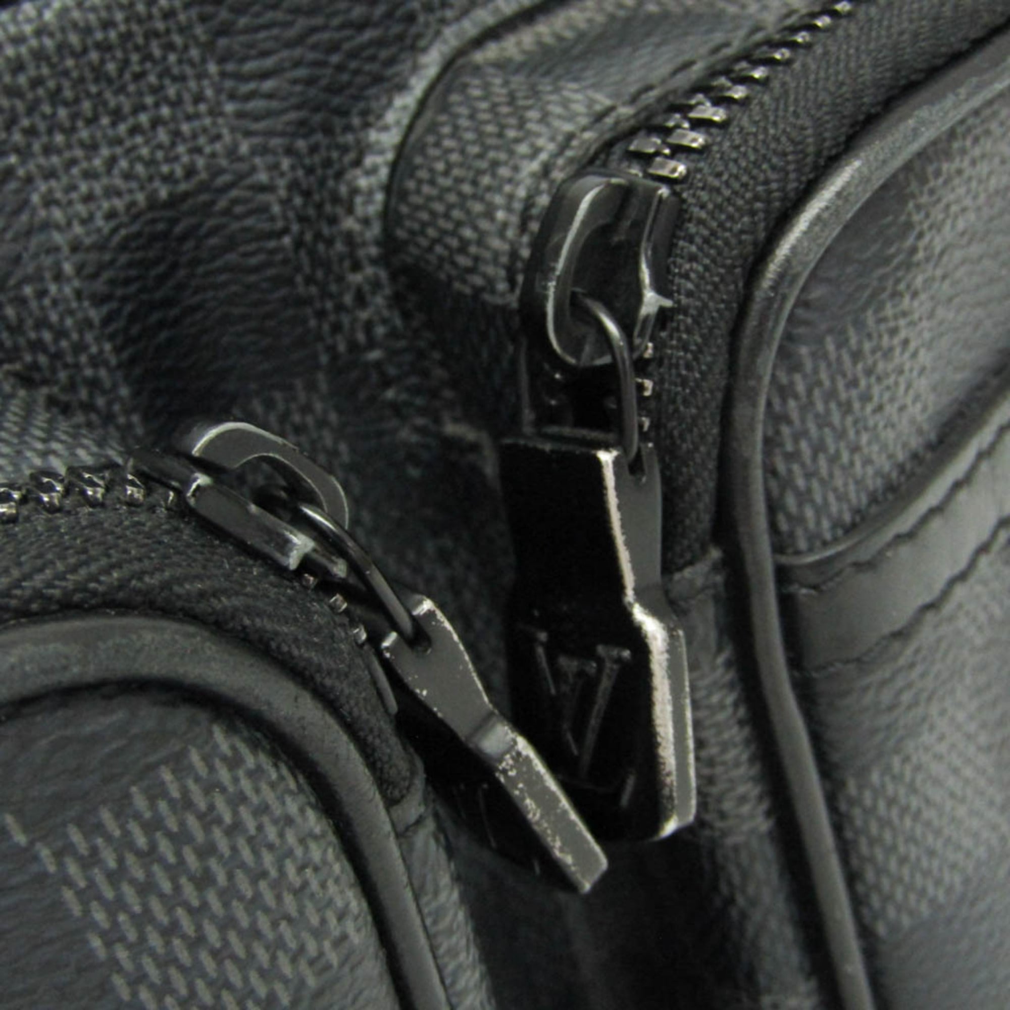 Louis Vuitton Utility Messenger · Damier Graphite