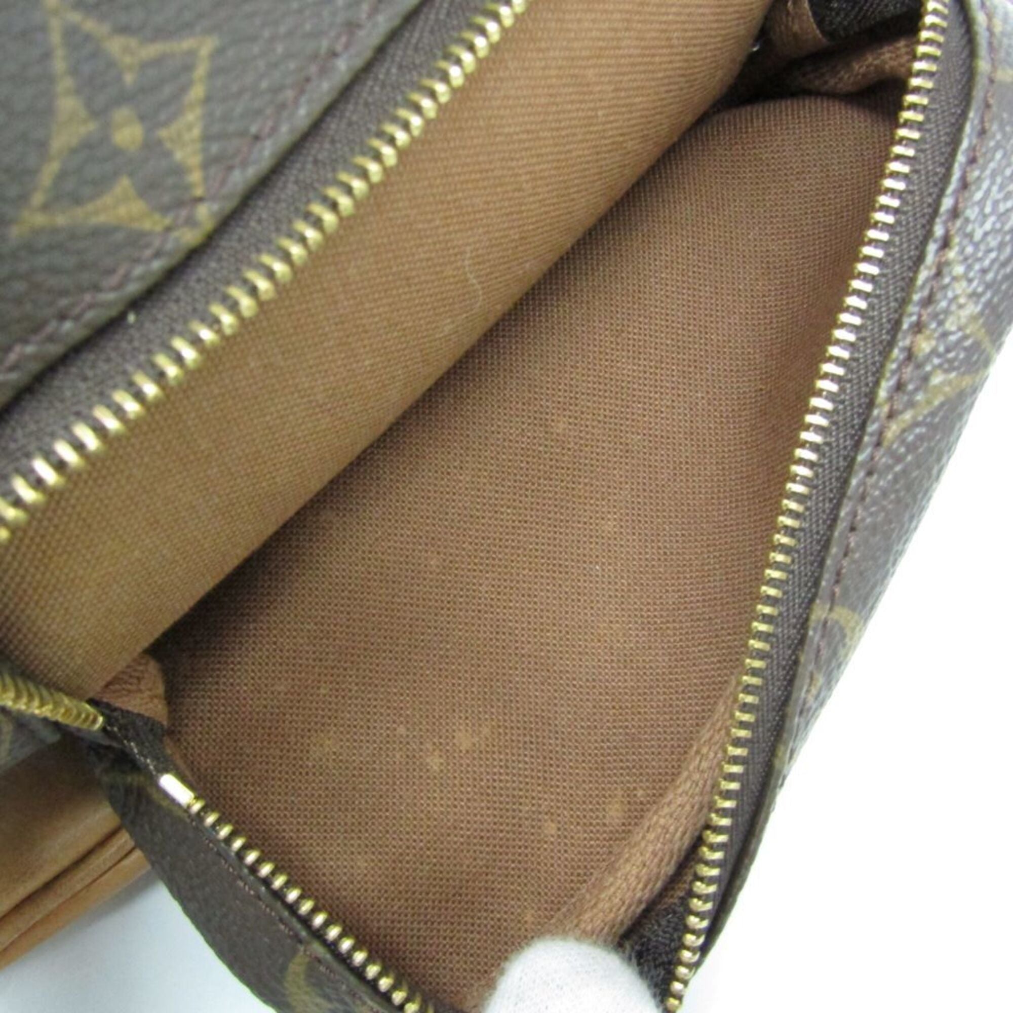Louis Vuitton Montsouris MM · Monogram