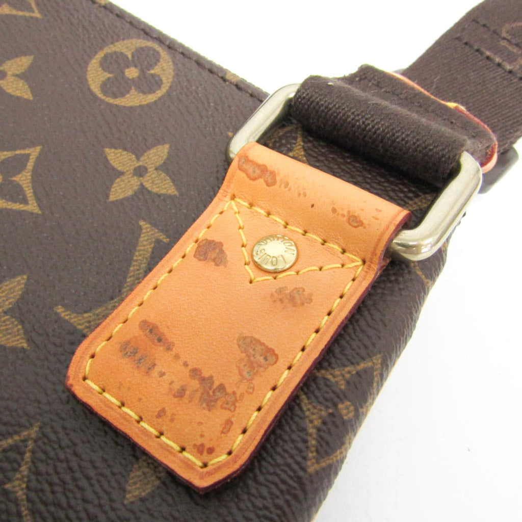 Louis Vuitton Pochette Valmy · Monogram