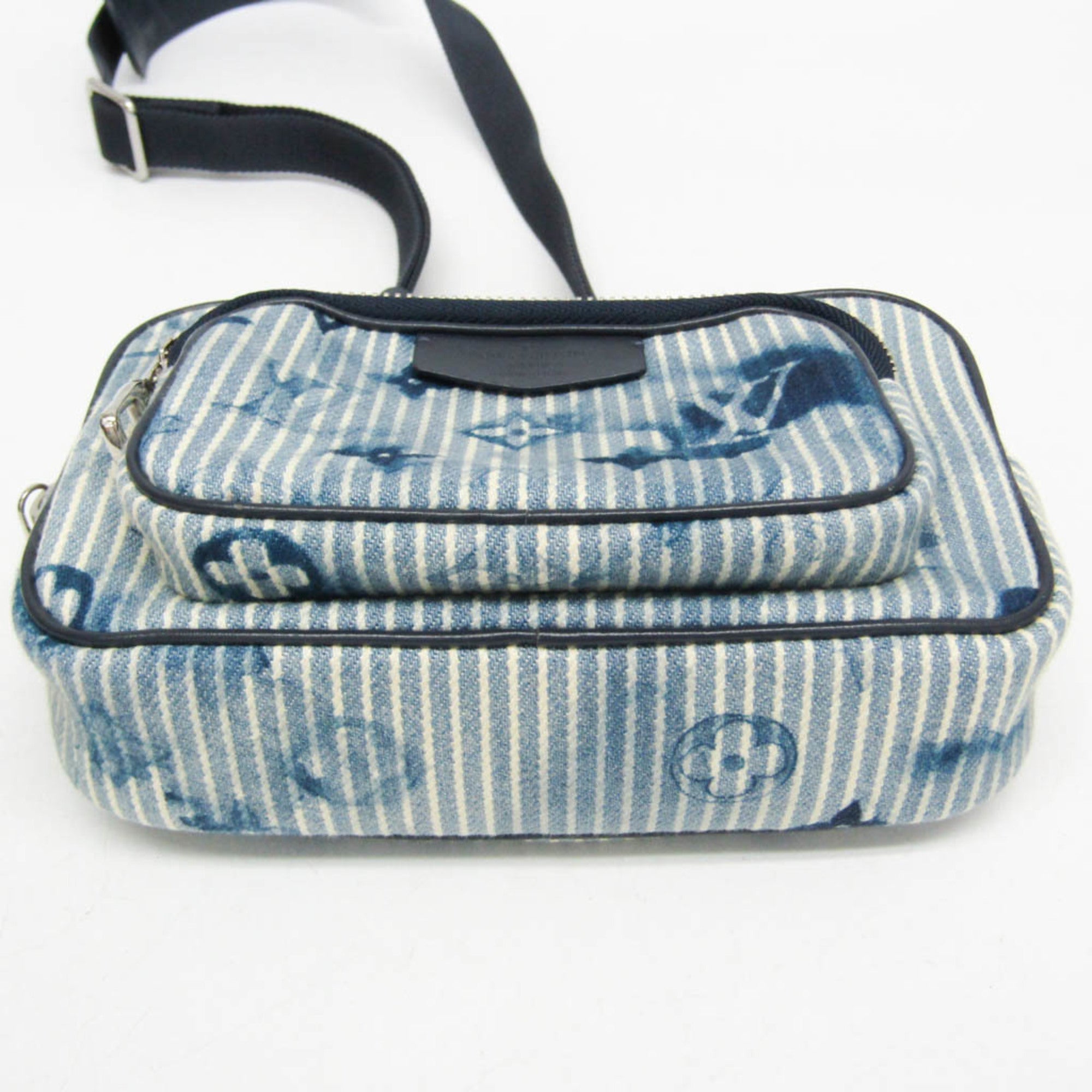 Louis Vuitton Outdoor Pouch · Summer Edition