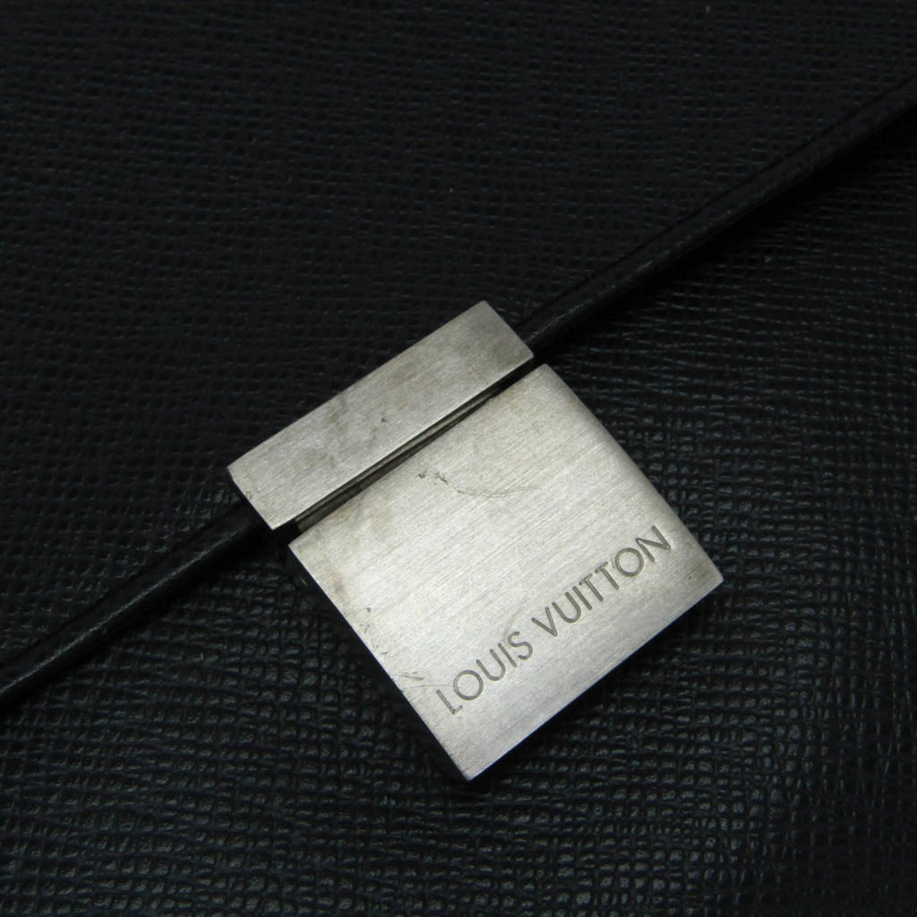 Louis Vuitton Taiga Selenga · Clutch