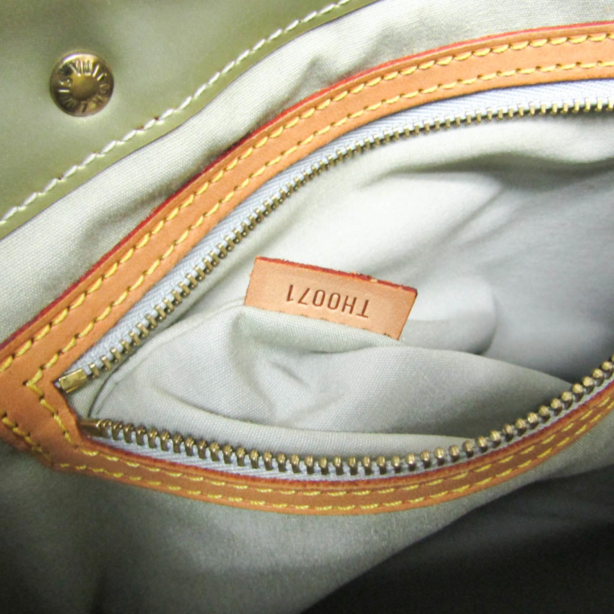 Louis Vuitton Reade MM · Monogram Vernis