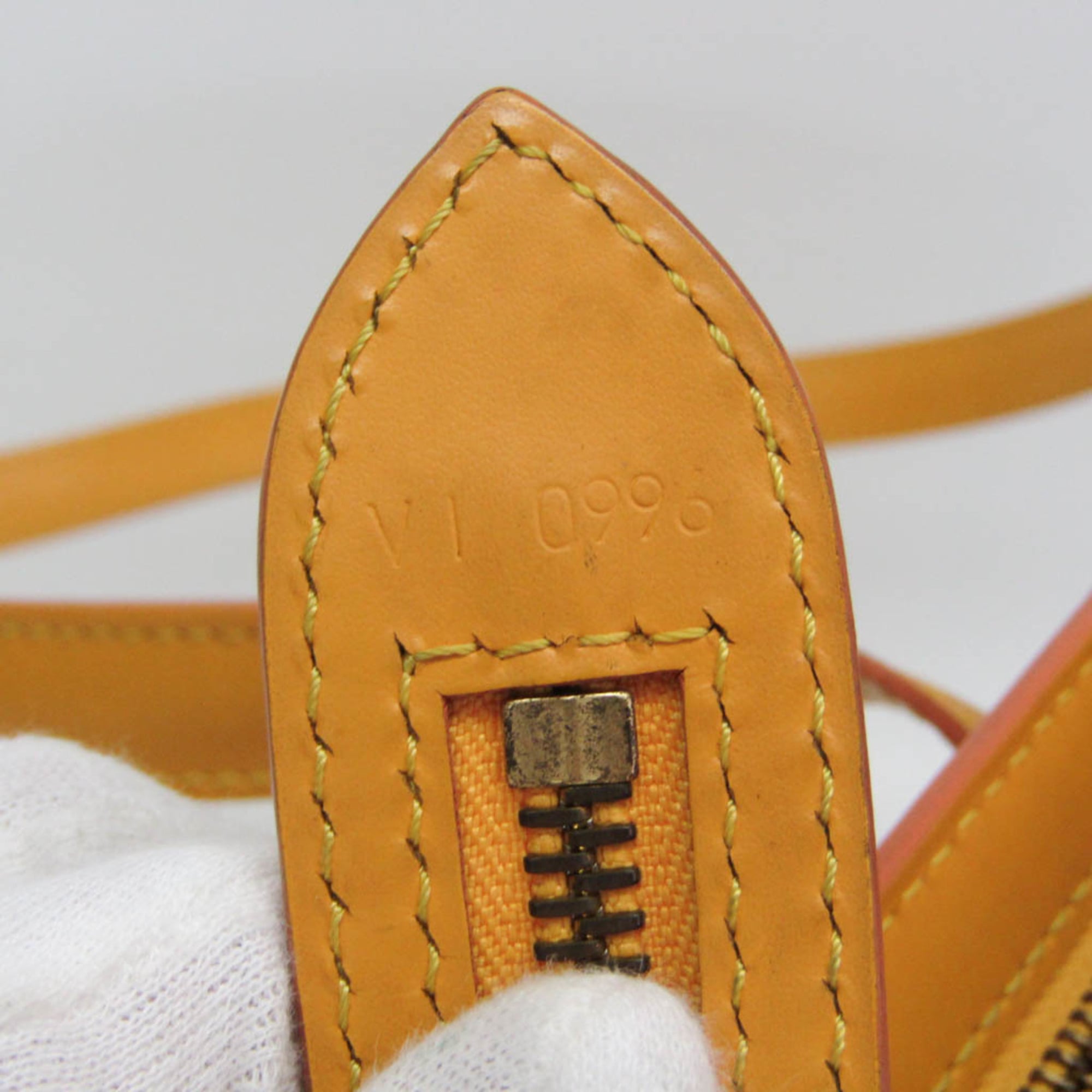 Louis Vuitton Saint-Jacques PM · Epi