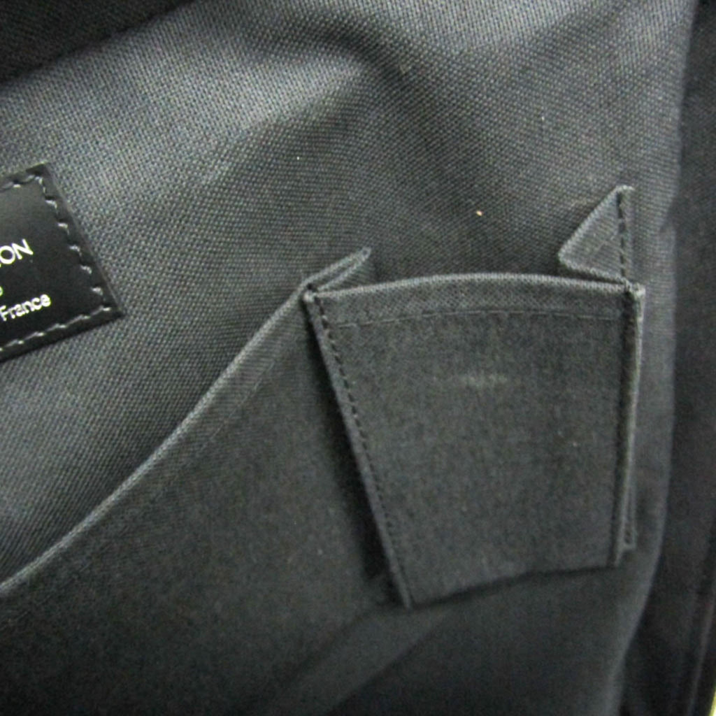 Louis Vuitton Taiga Beluga · Shoulder Bag