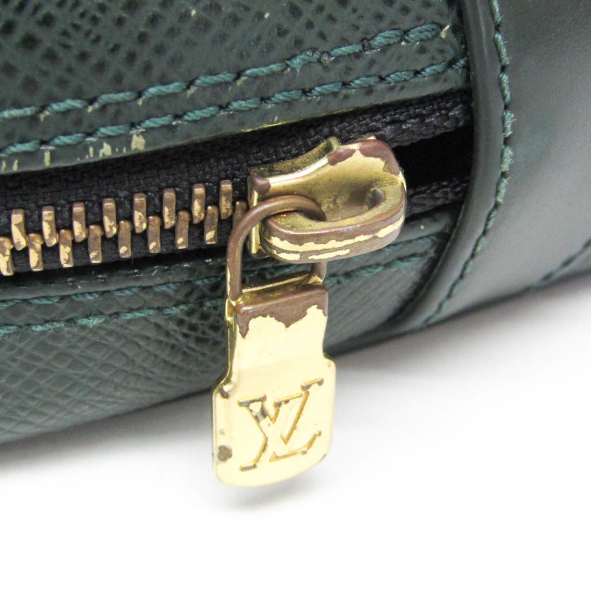 Louis Vuitton Pochette Kaluga · Taiga Episea