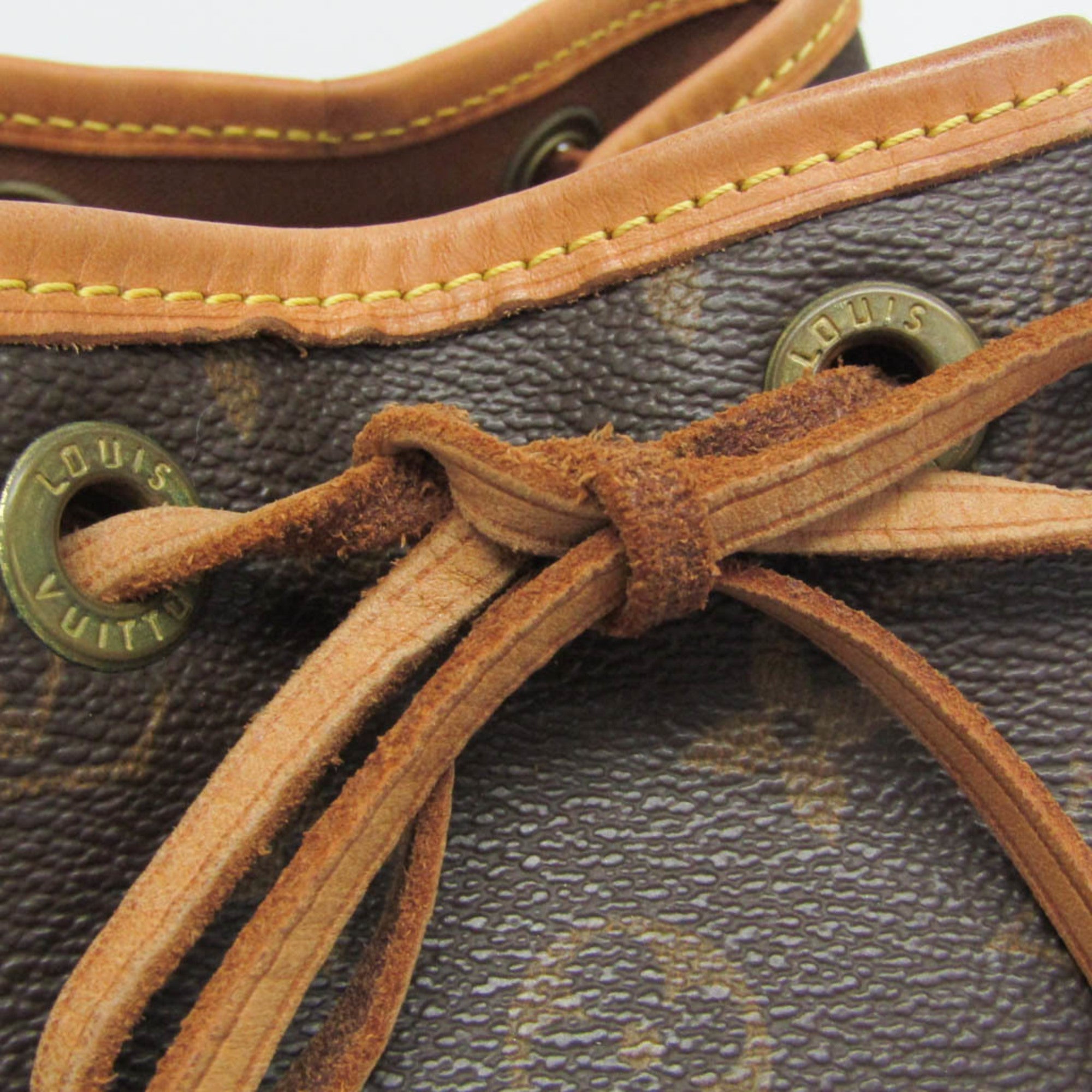 Louis Vuitton Montsouris MM · Monogram