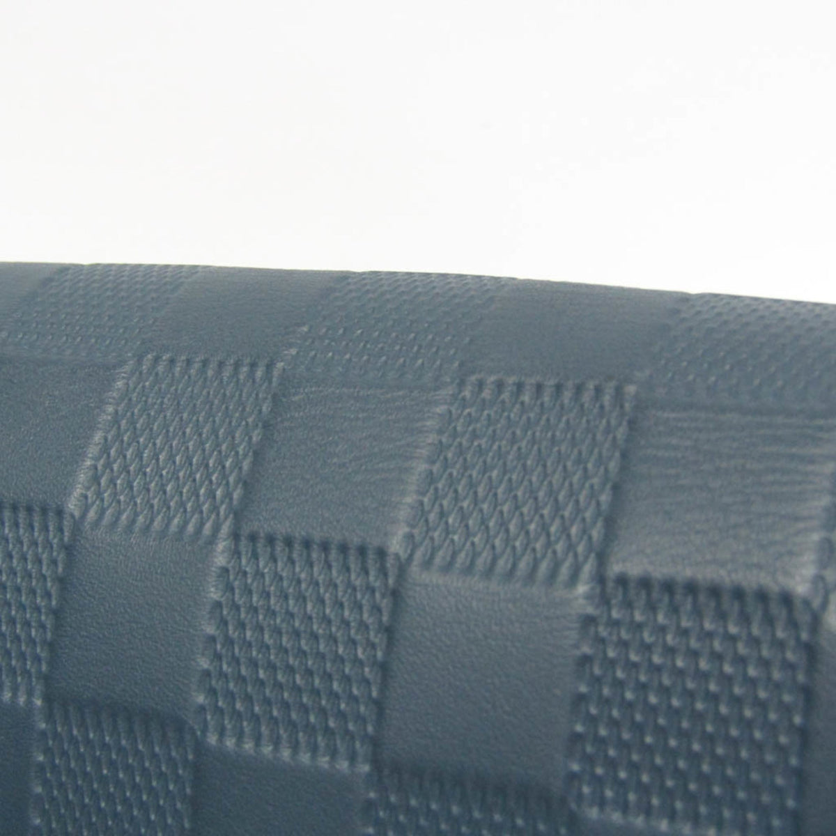 Louis Vuitton District PM · Damier Infini