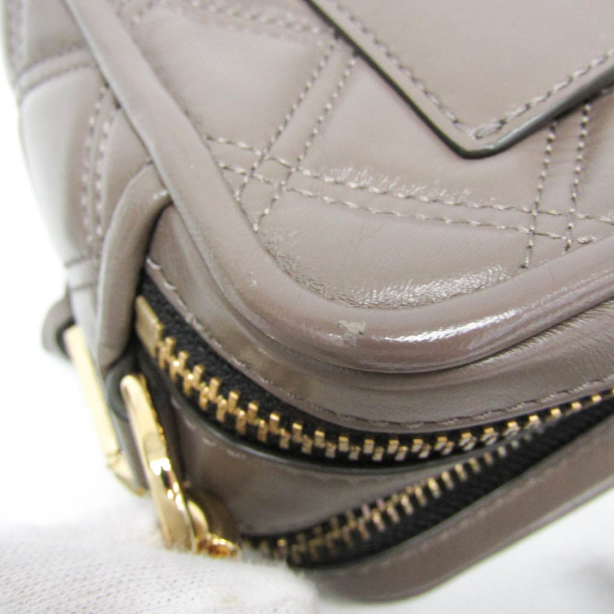 Marc Jacobs Quilted Softshot · Leather