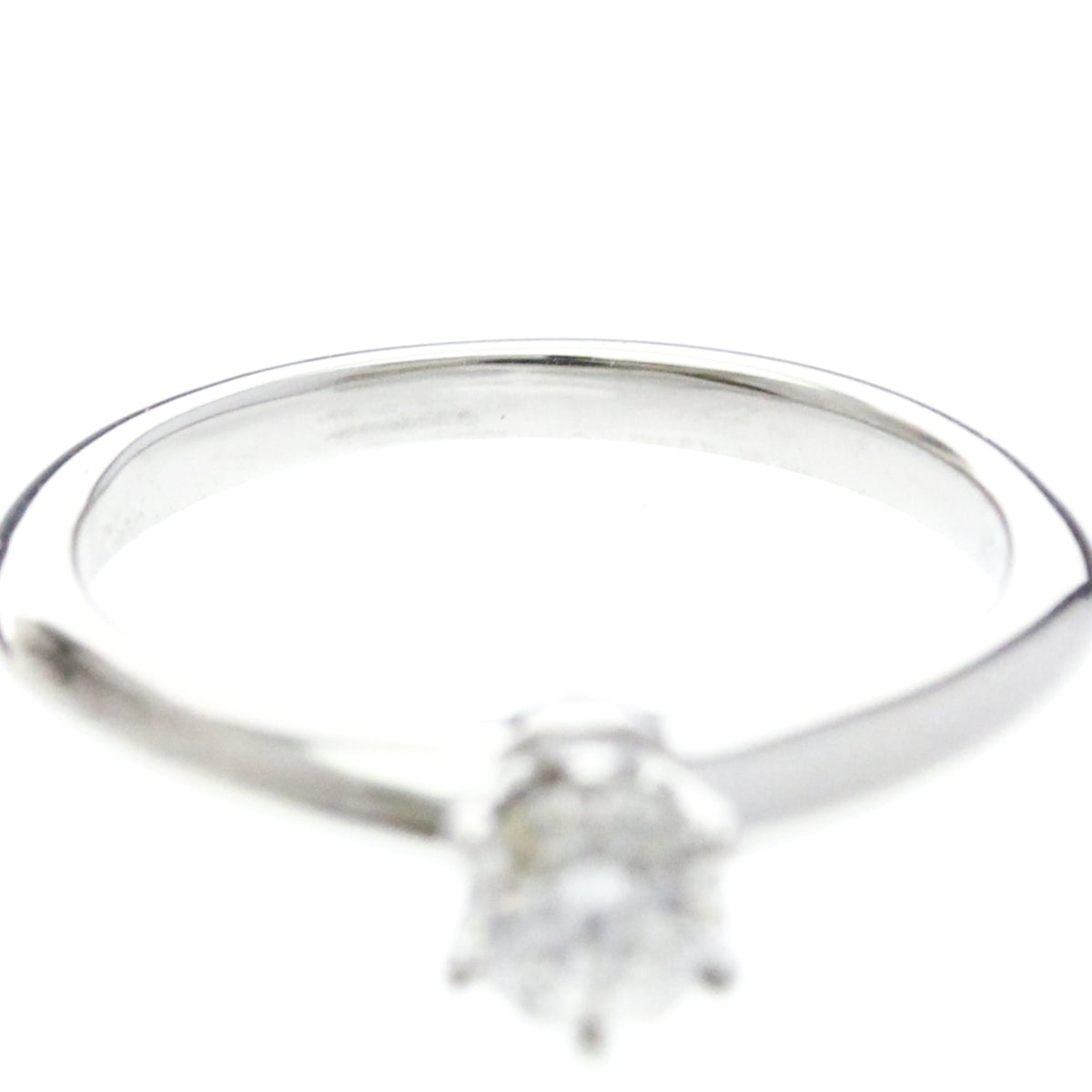 Tiffany Classic Solitaire · Platinum · Diamond