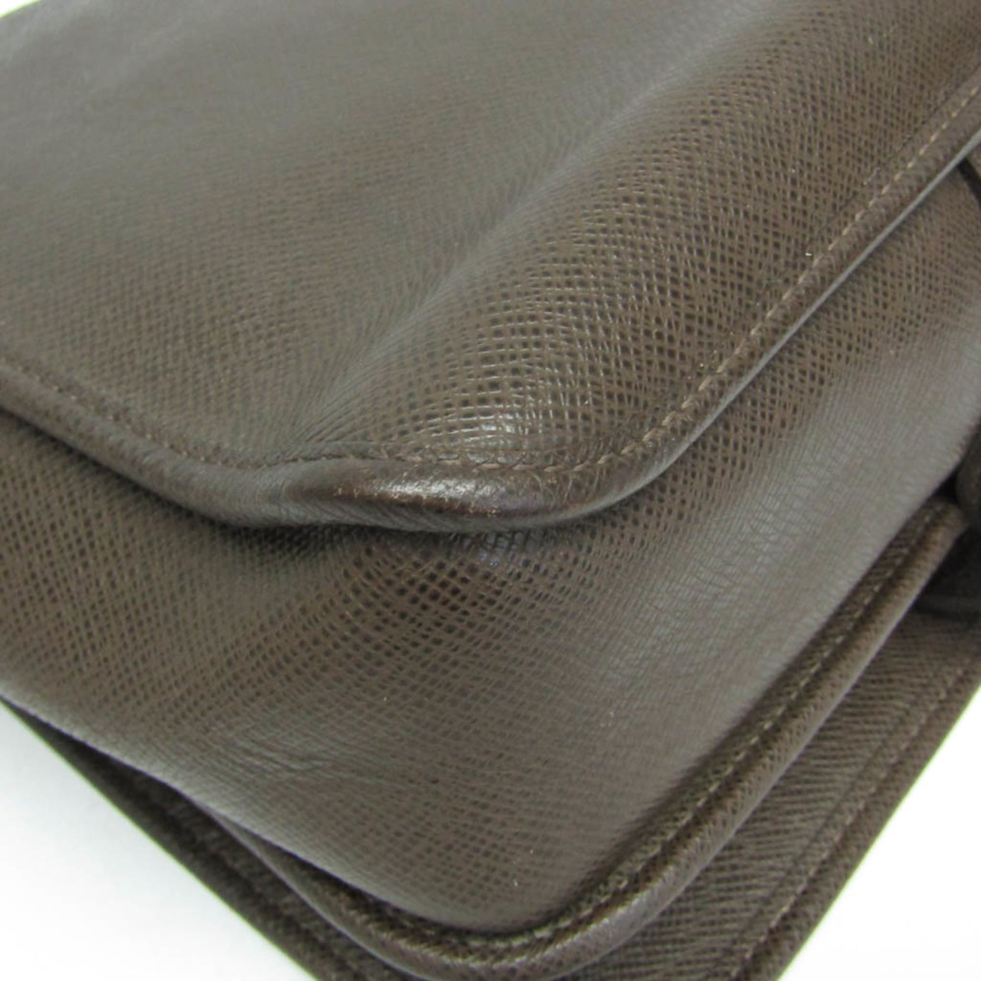 Louis Vuitton Taiga Andrei · Messenger