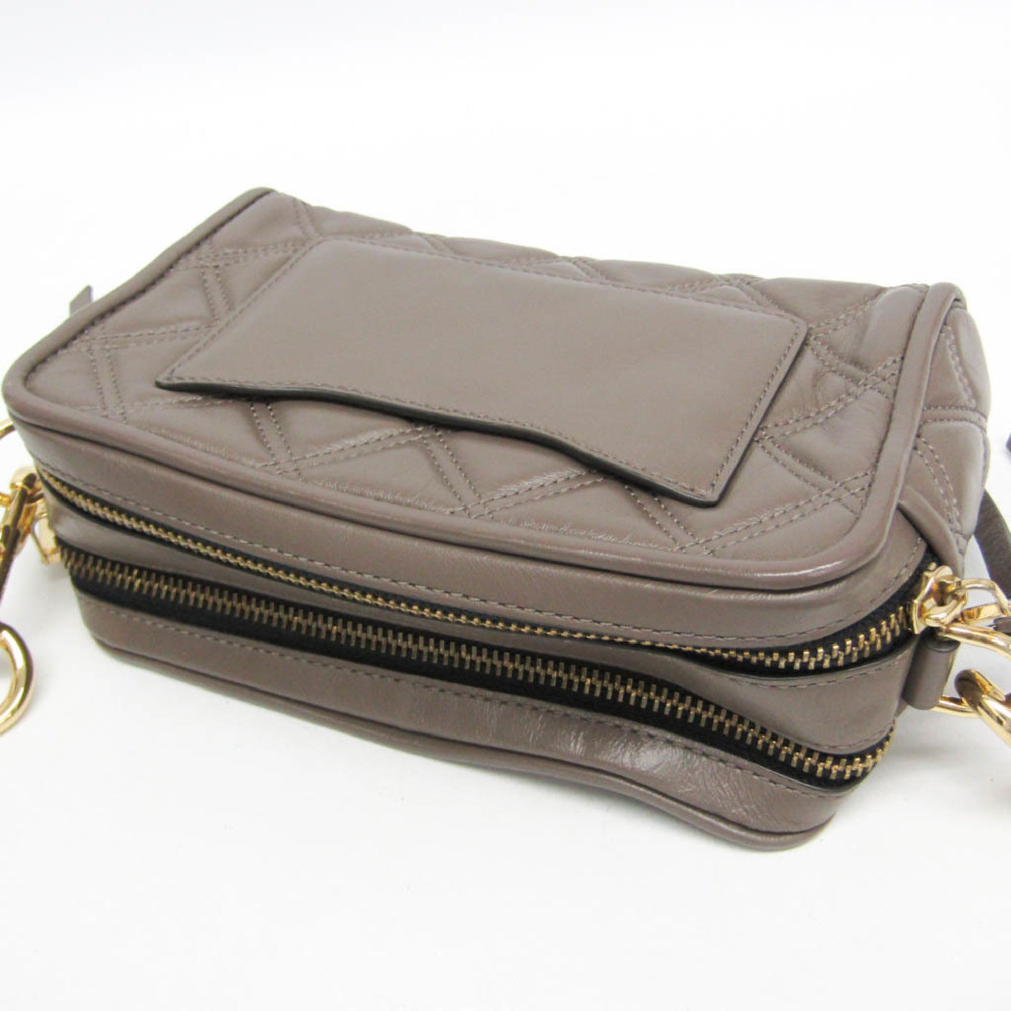 Marc Jacobs Quilted Softshot · Leather