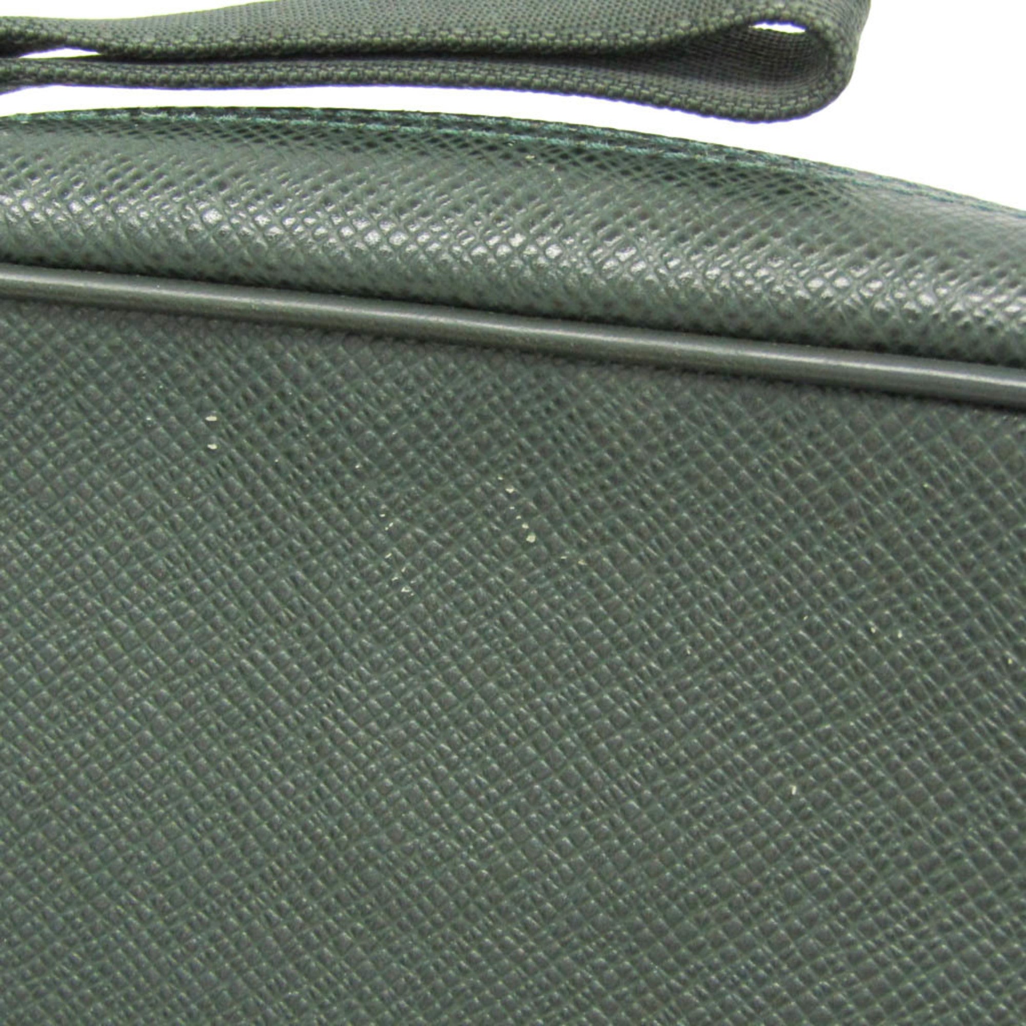 Louis Vuitton Pochette Kaluga · Taiga Episea