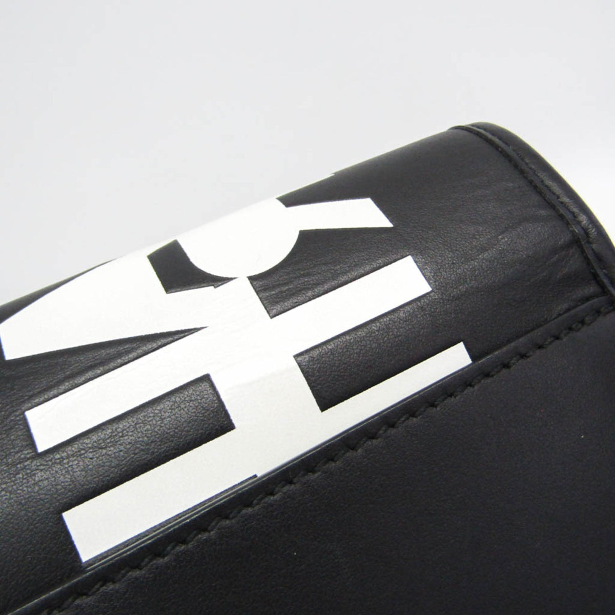 Burberry Universal Passport · Leather