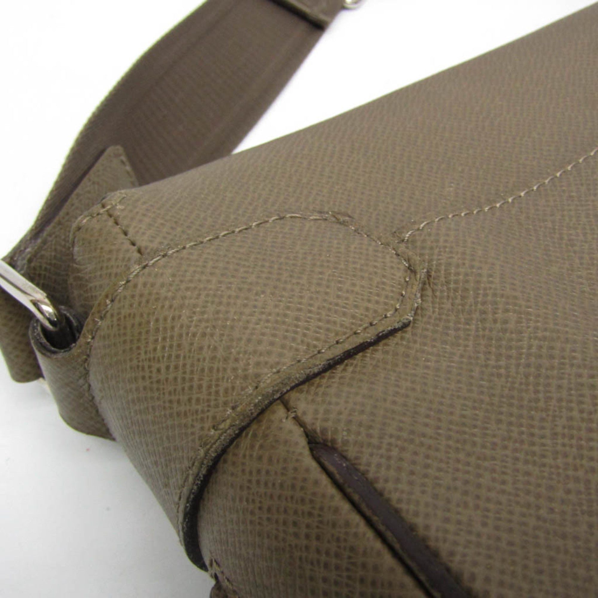 Louis Vuitton Taiga Roman PM · Shoulder Bag