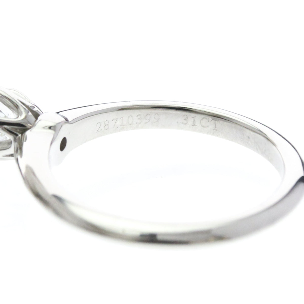 Tiffany Classic Solitaire · Platinum · Diamond