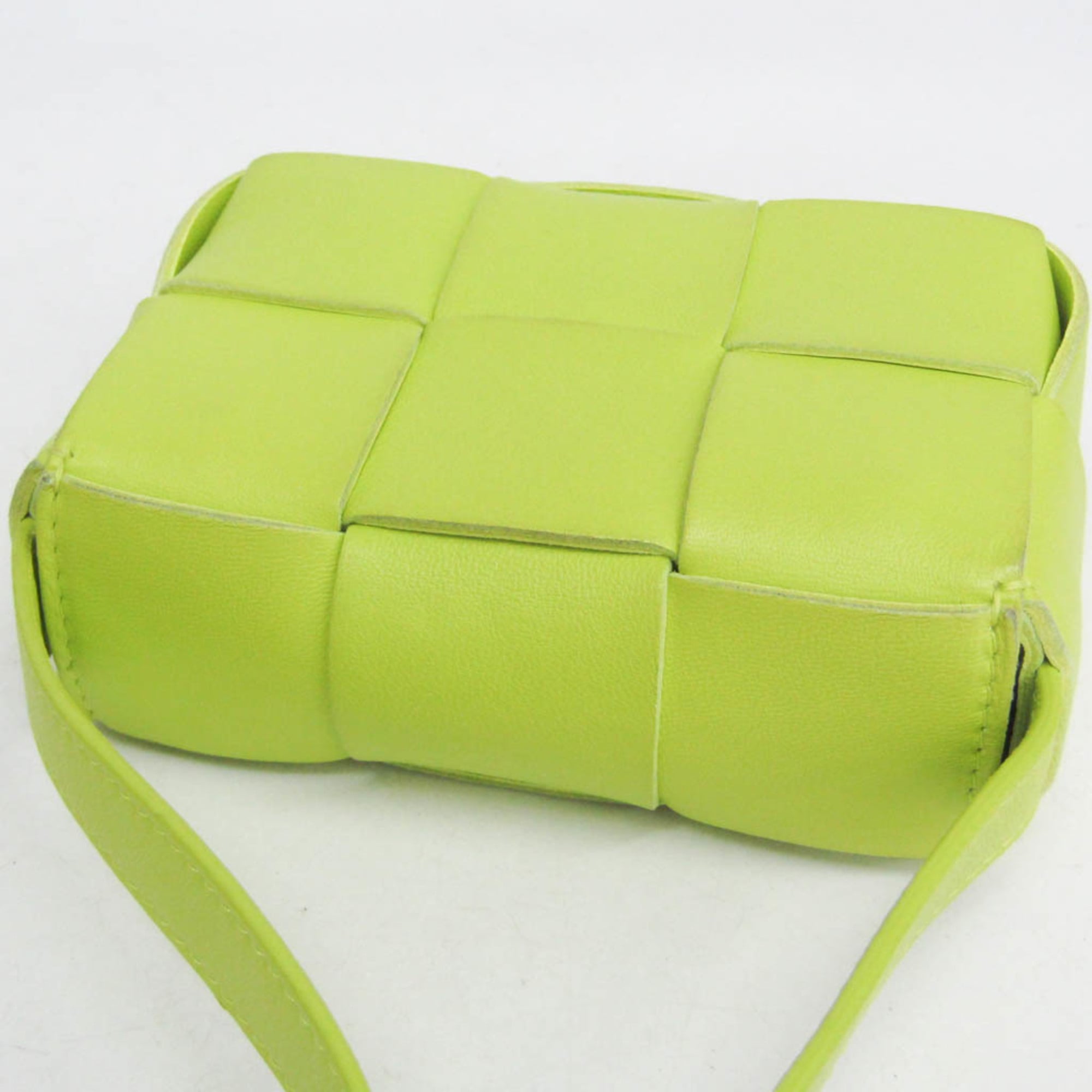 Bottega Veneta Intrecciato Cassette · Leather