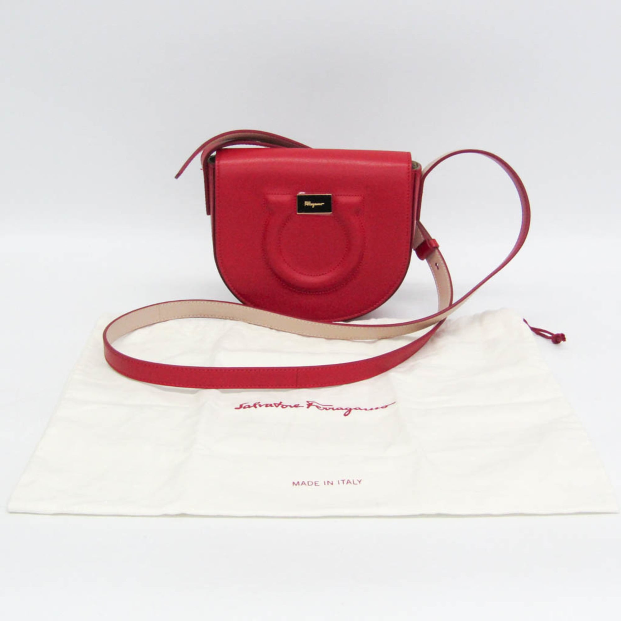 Salvatore Ferragamo Gancini · Leather