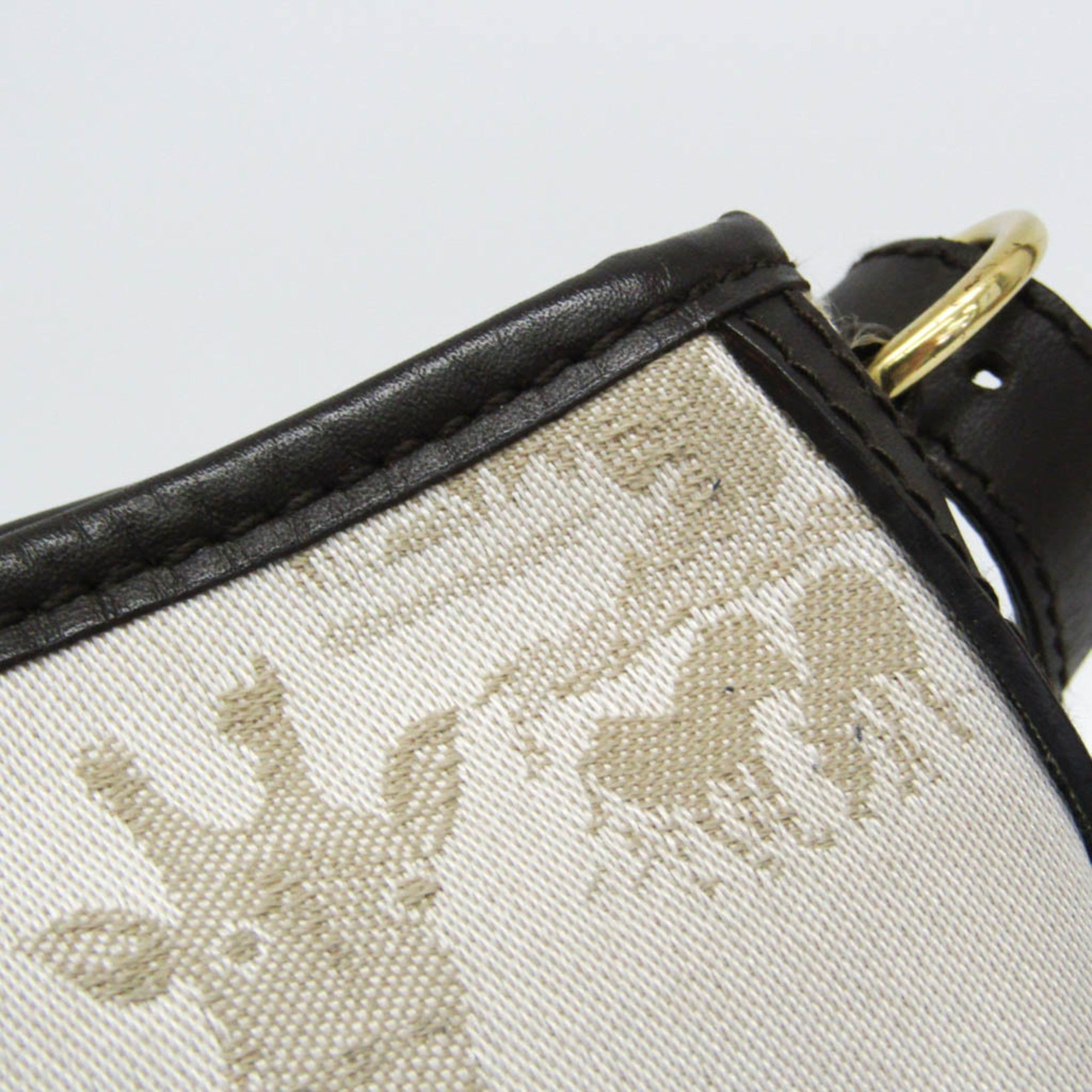 Hunting World Safari Embroidery · Canvas