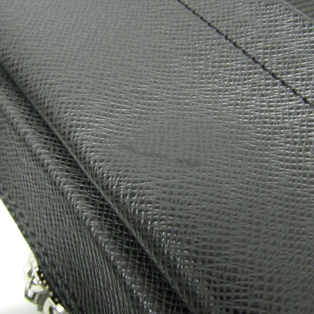 Louis Vuitton Taiga Beluga · Shoulder Bag