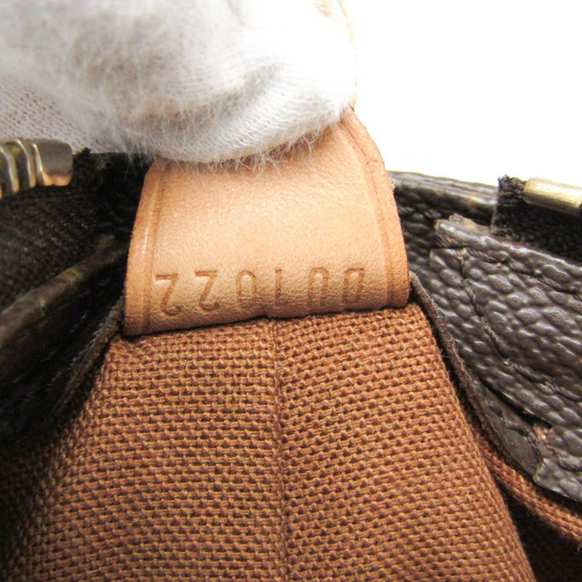 Louis Vuitton Kabamezo · Monogram