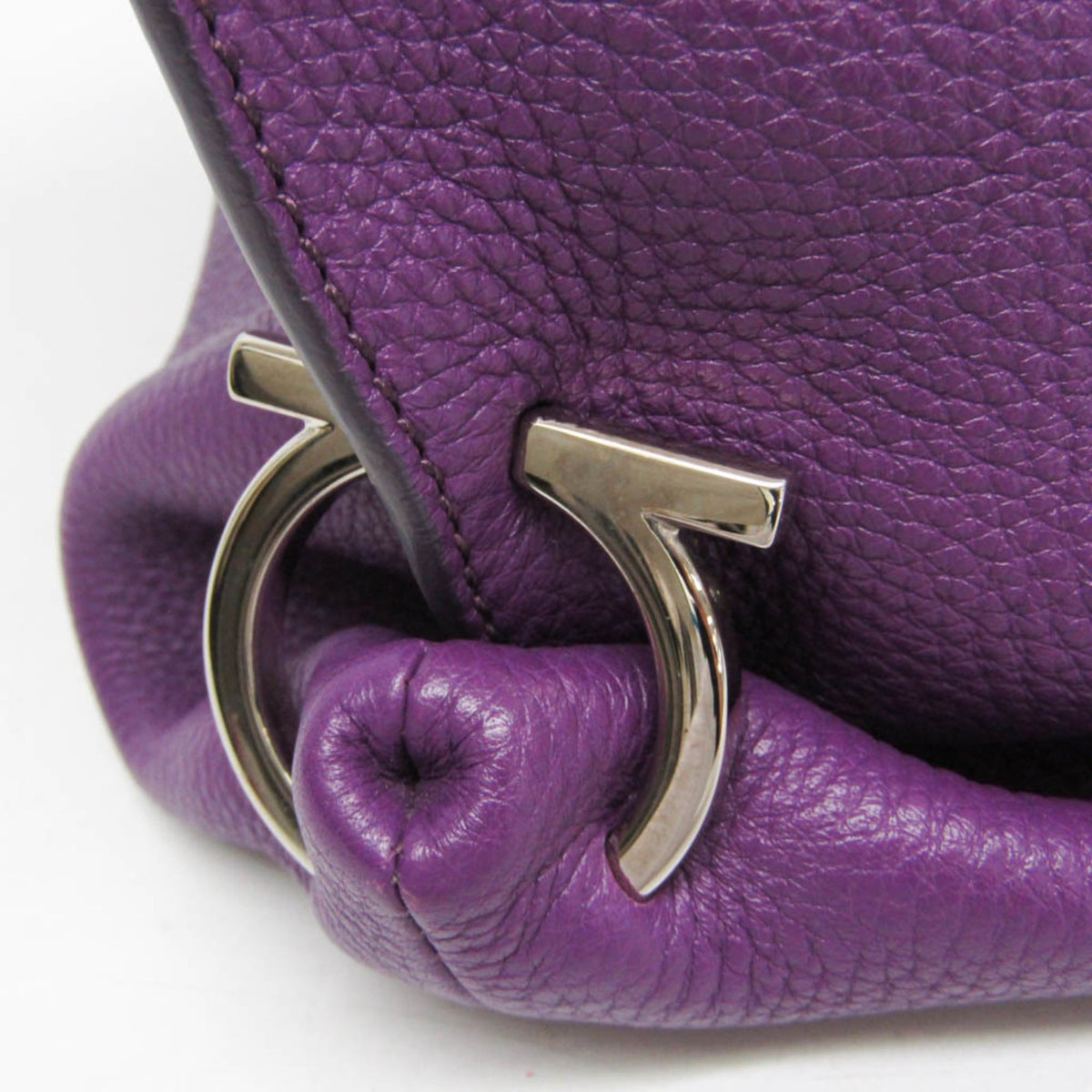 Salvatore Ferragamo Gancini · Leather