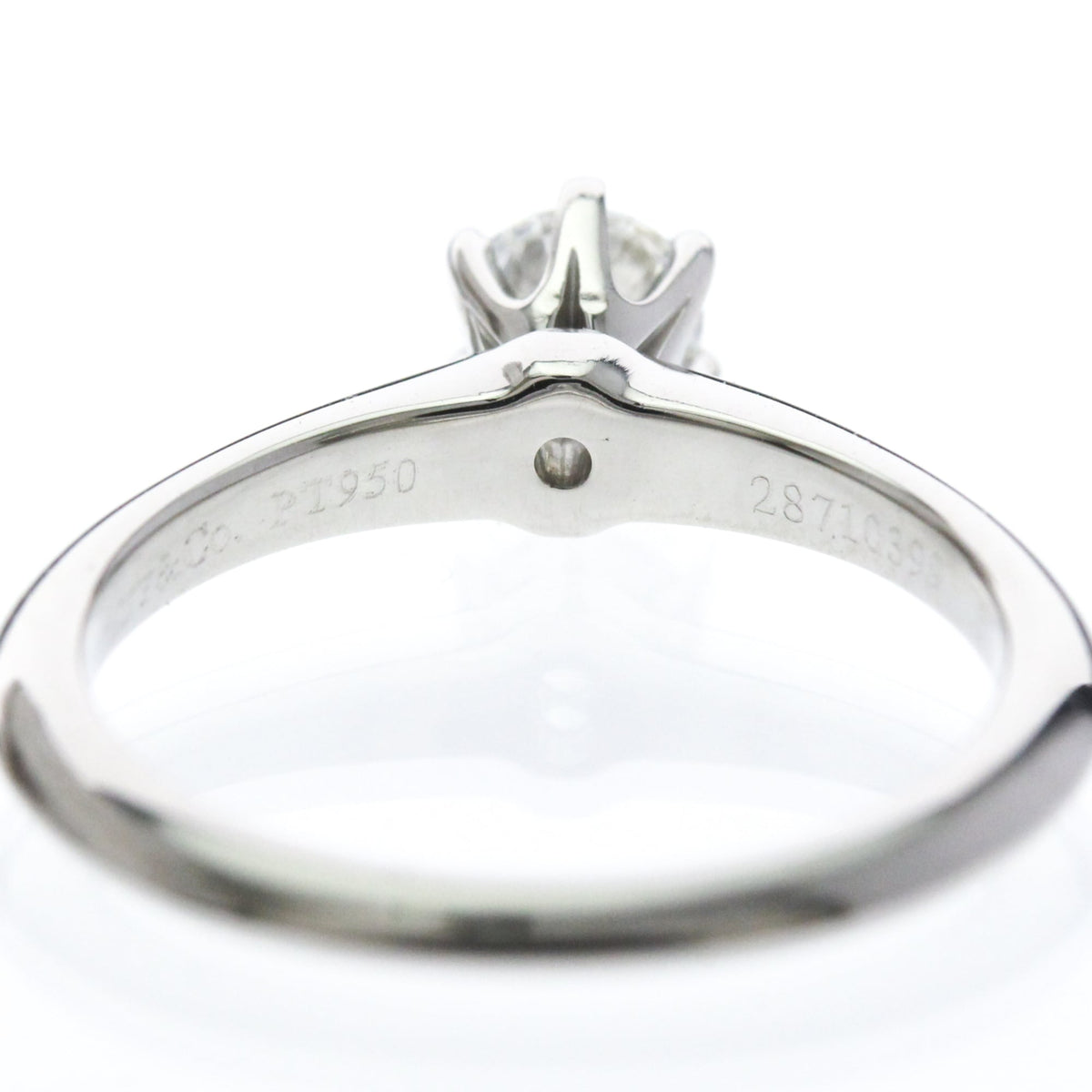 Tiffany Classic Solitaire · Platinum · Diamond