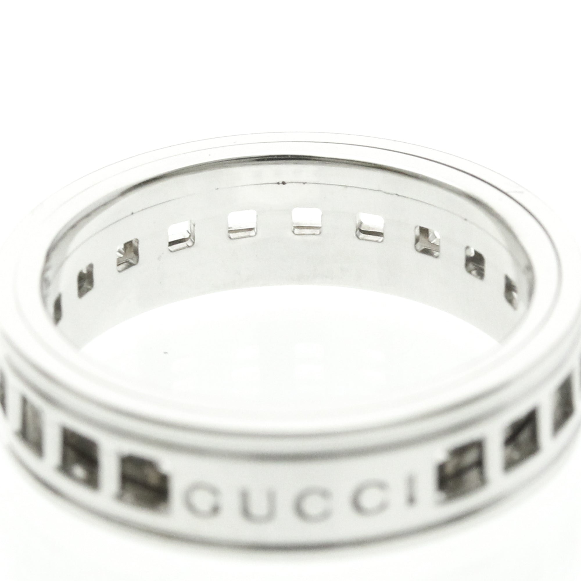 Gucci Scroll · 18K White Gold