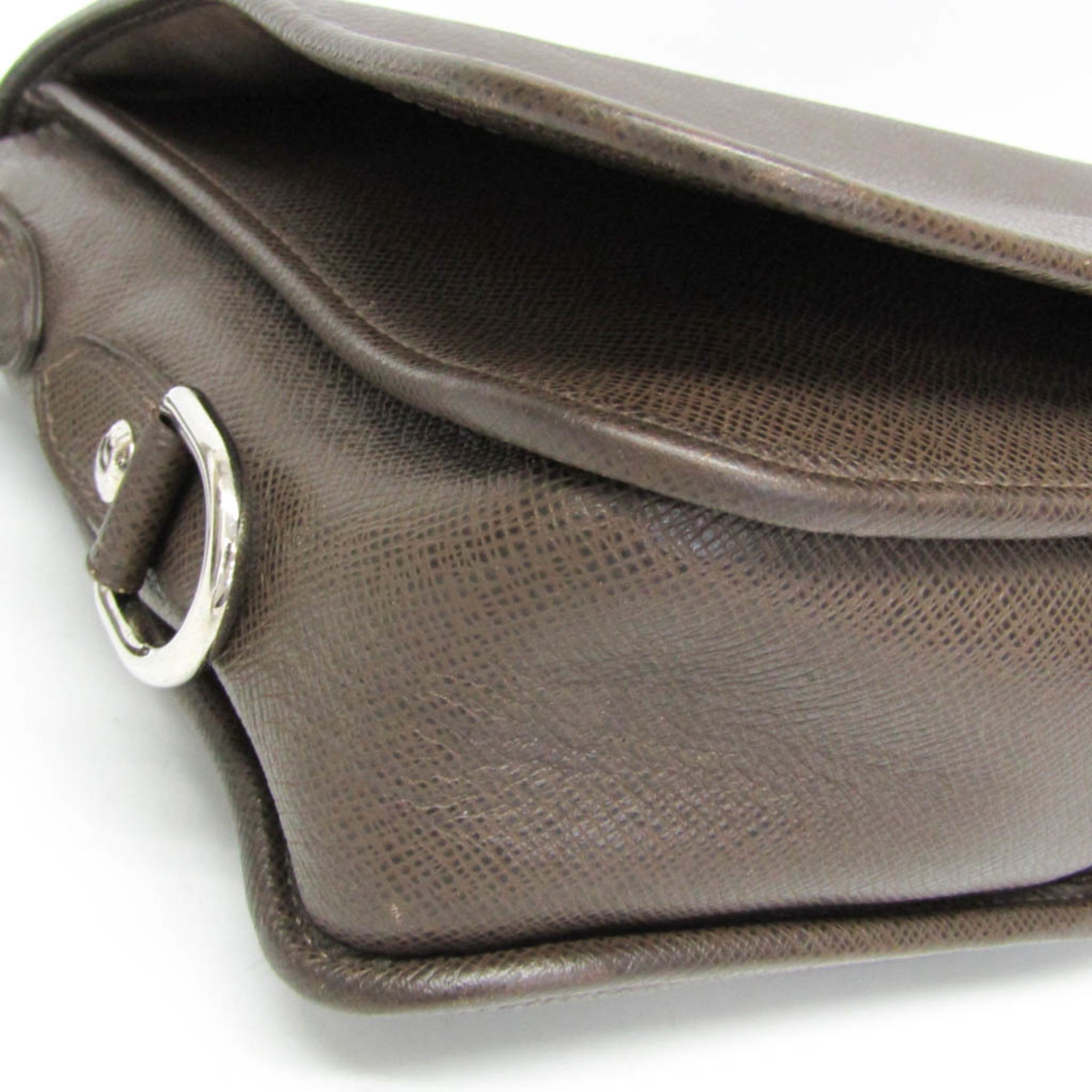 Louis Vuitton Taiga Andrei · Messenger